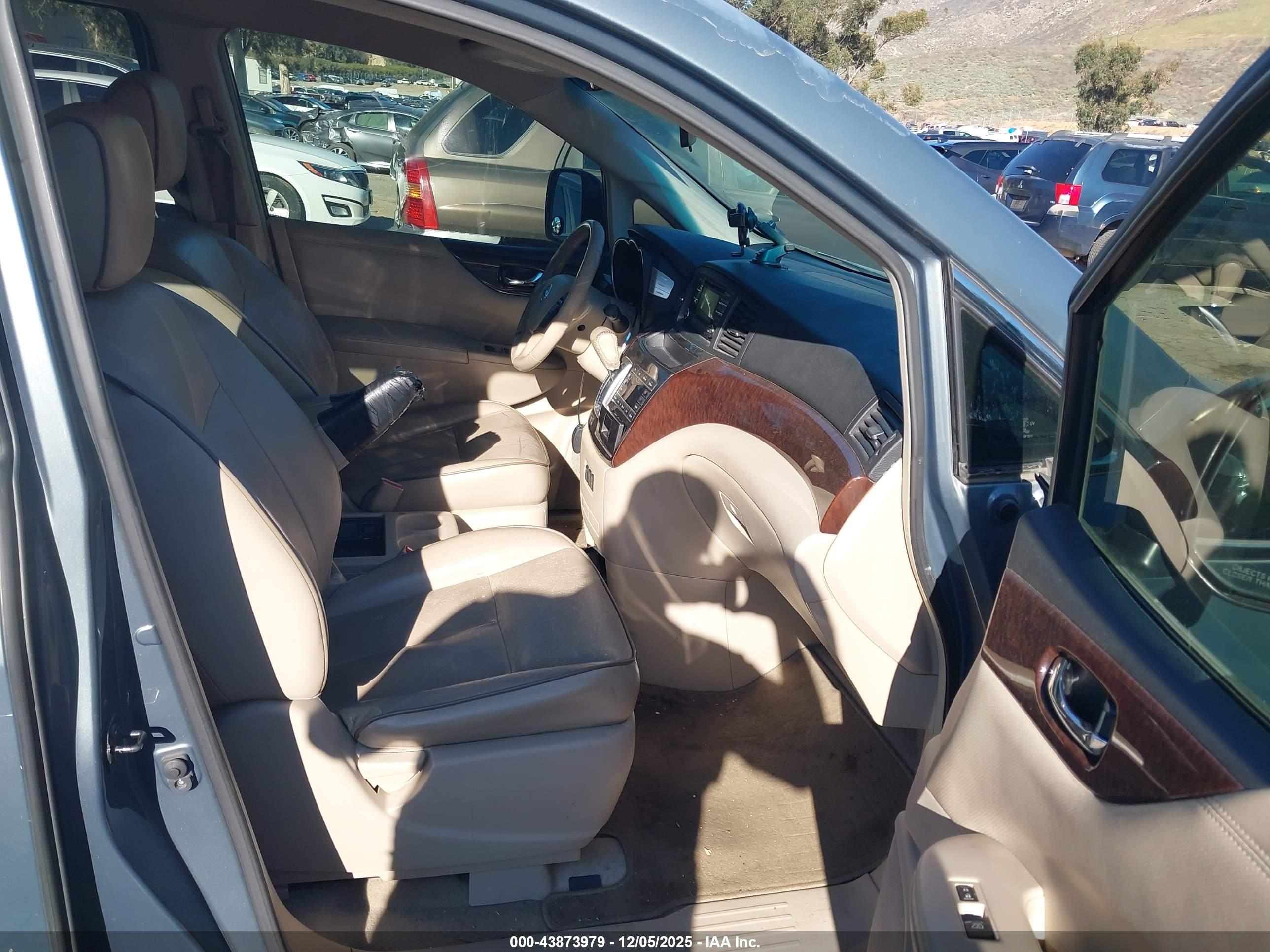 NISSAN QUEST image 5