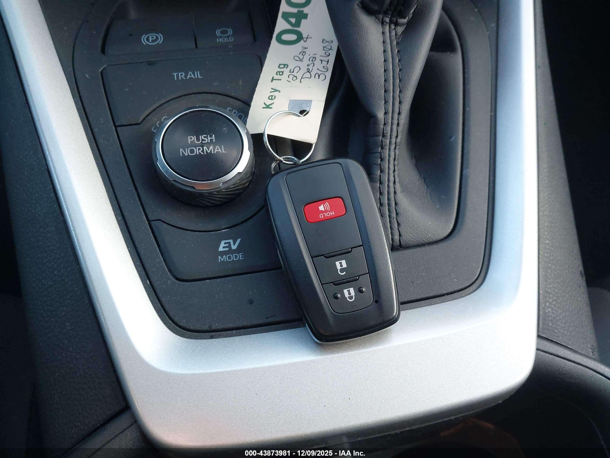 TOYOTA RAV4 image 11