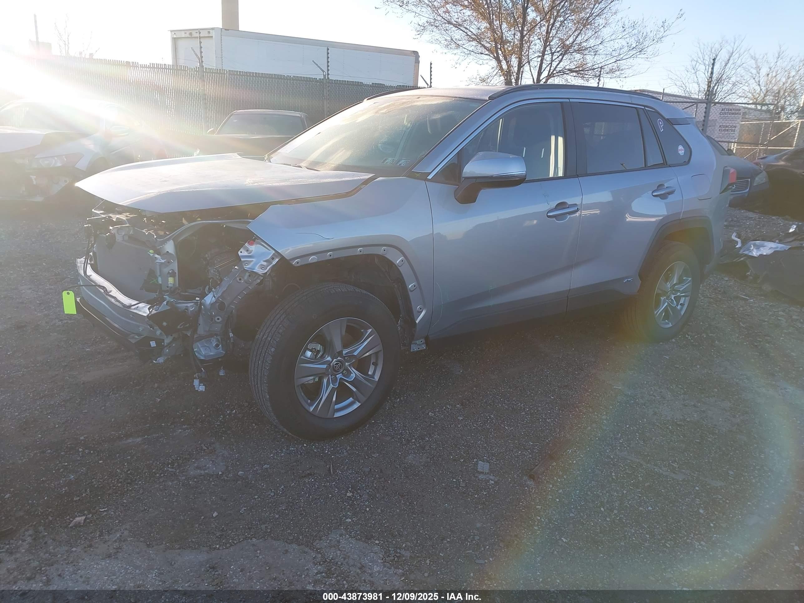 TOYOTA RAV4 image 2