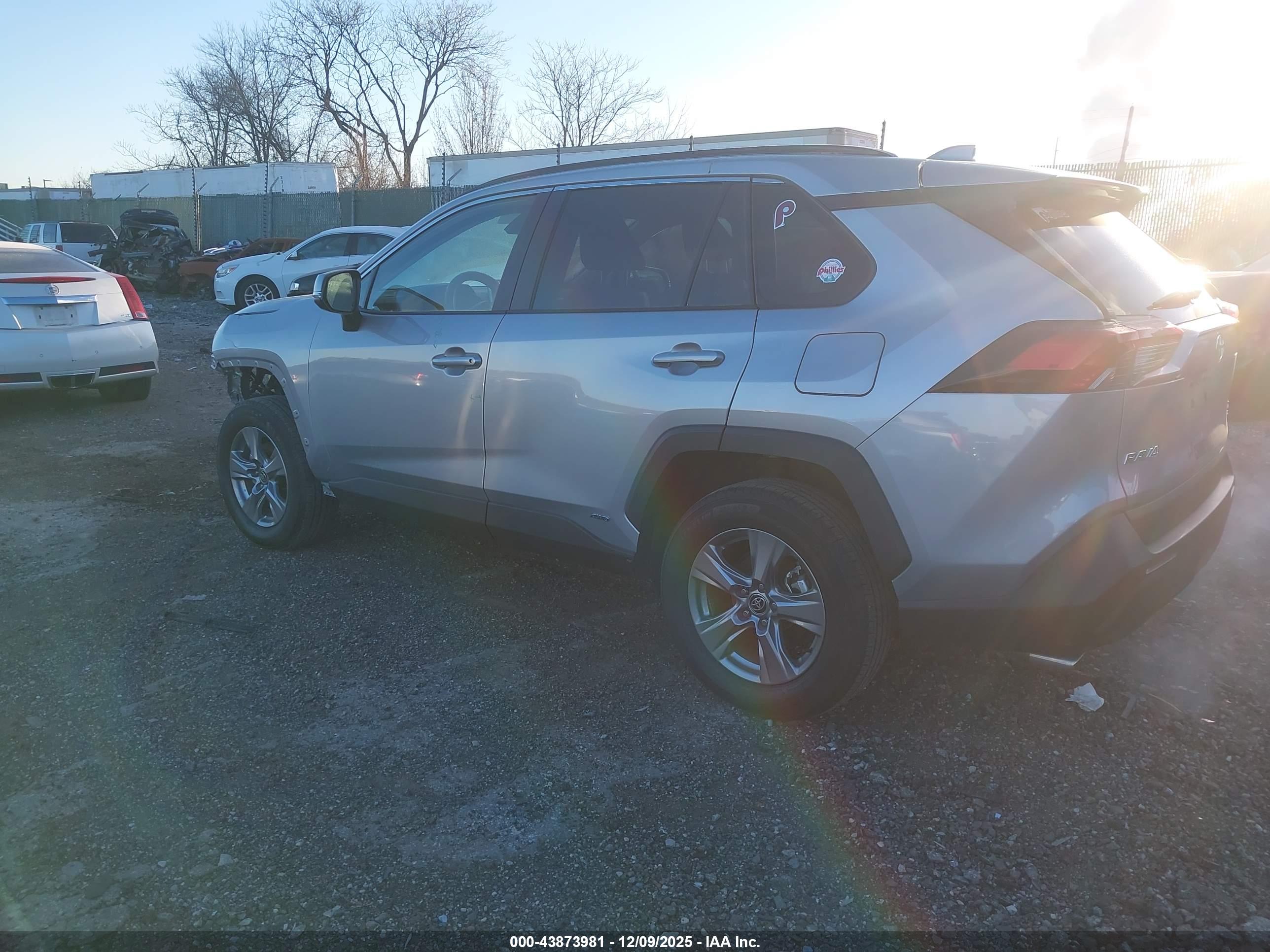 TOYOTA RAV4 image 3