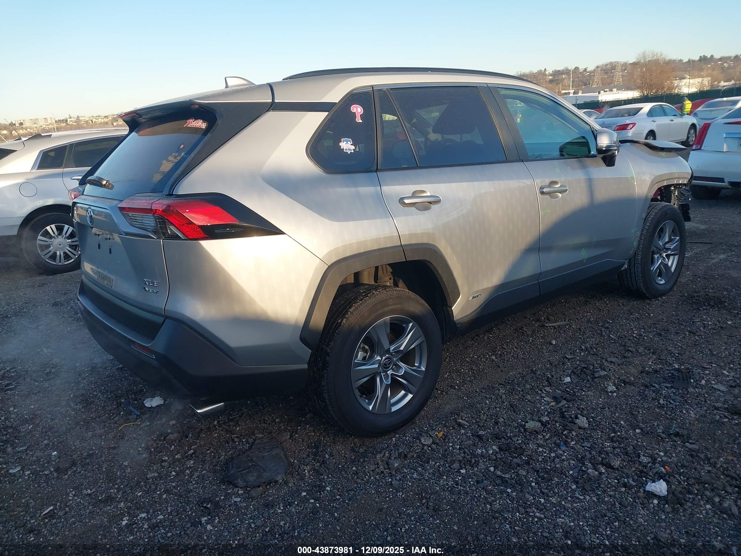 TOYOTA RAV4 image 4