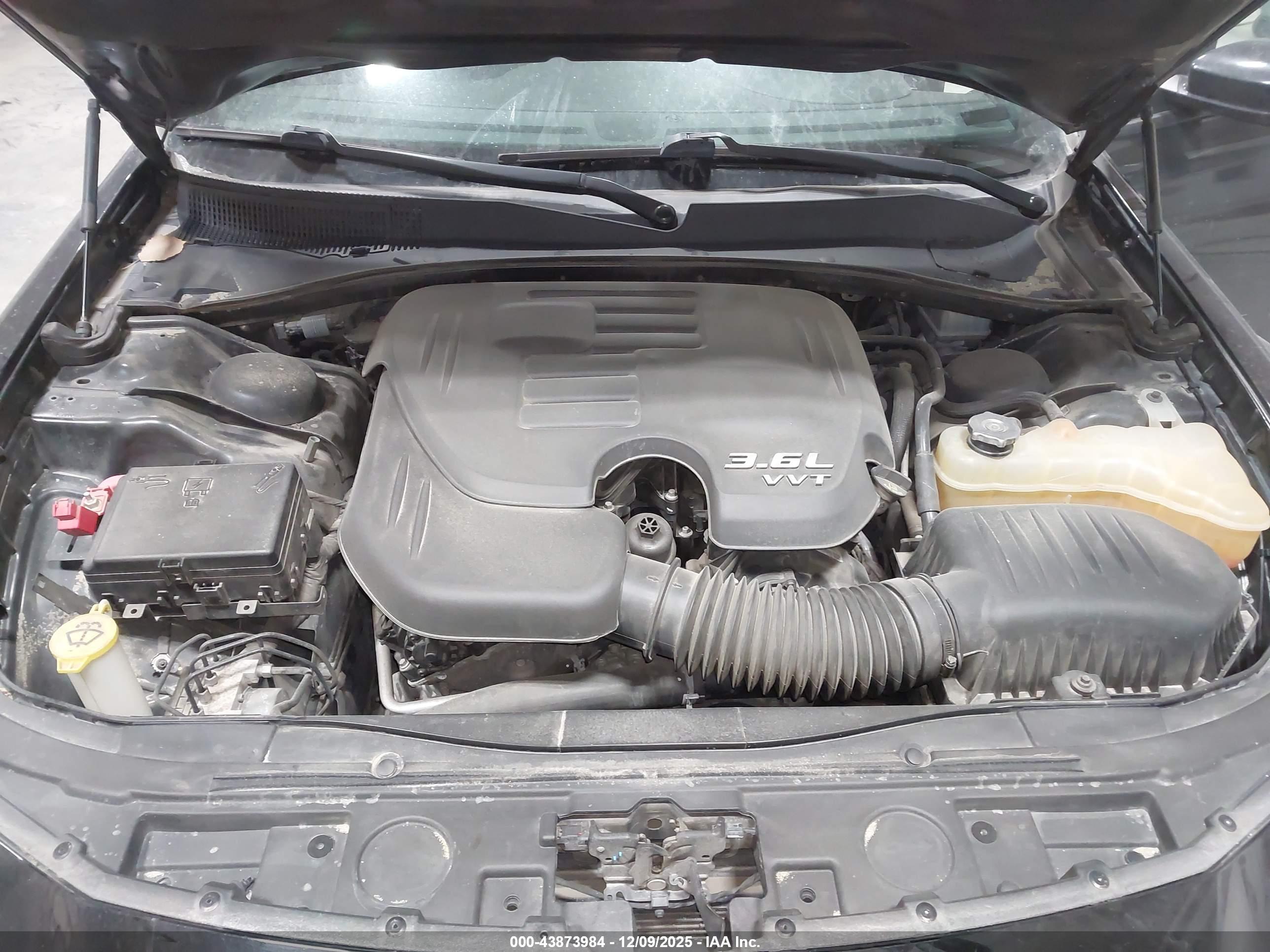 CHRYSLER 300 image 10