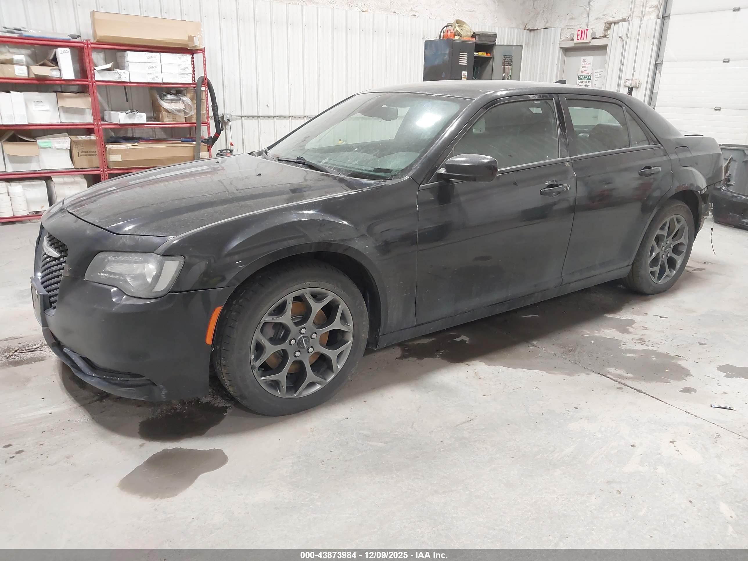 CHRYSLER 300 image 2