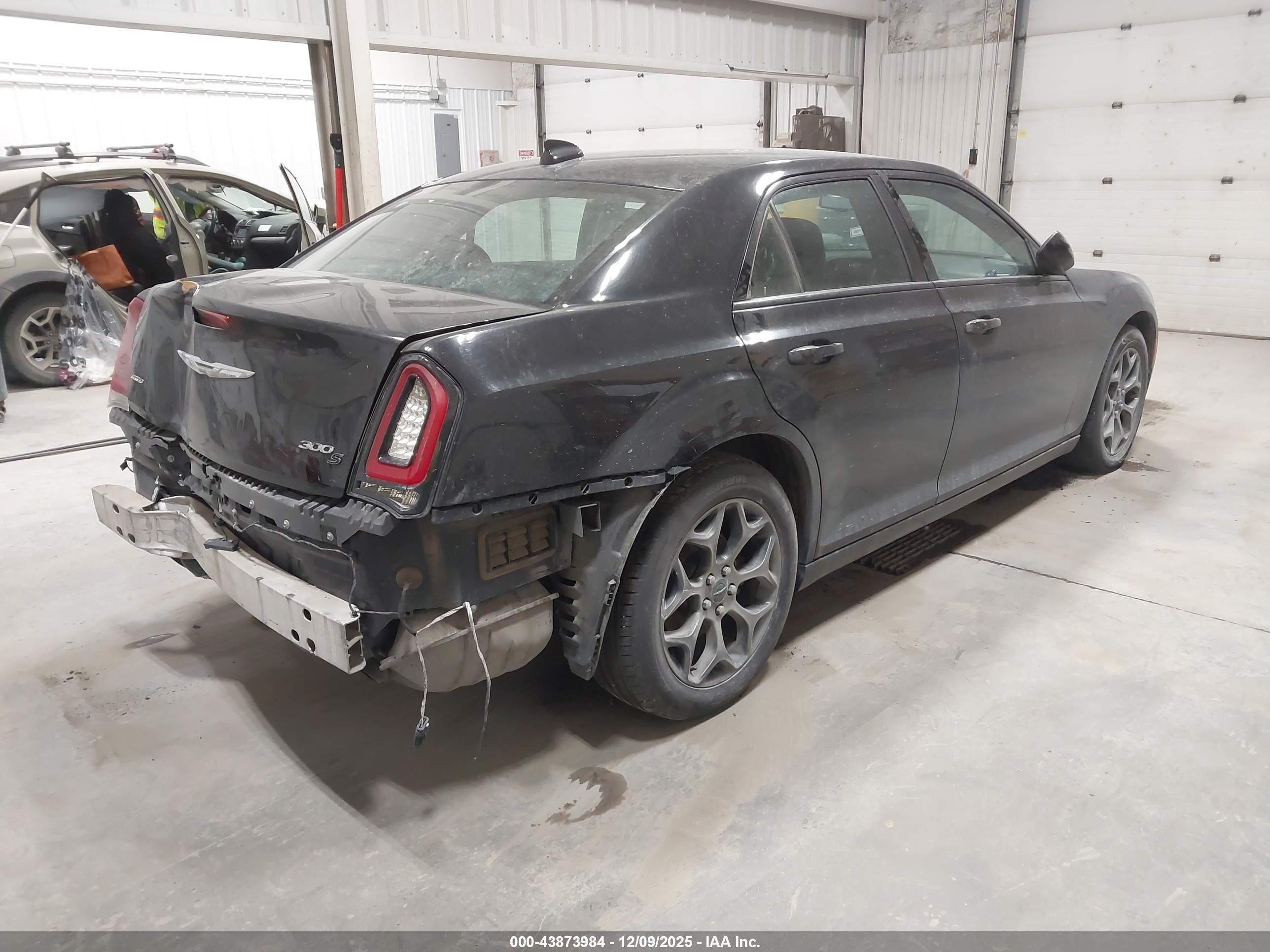 CHRYSLER 300 image 4