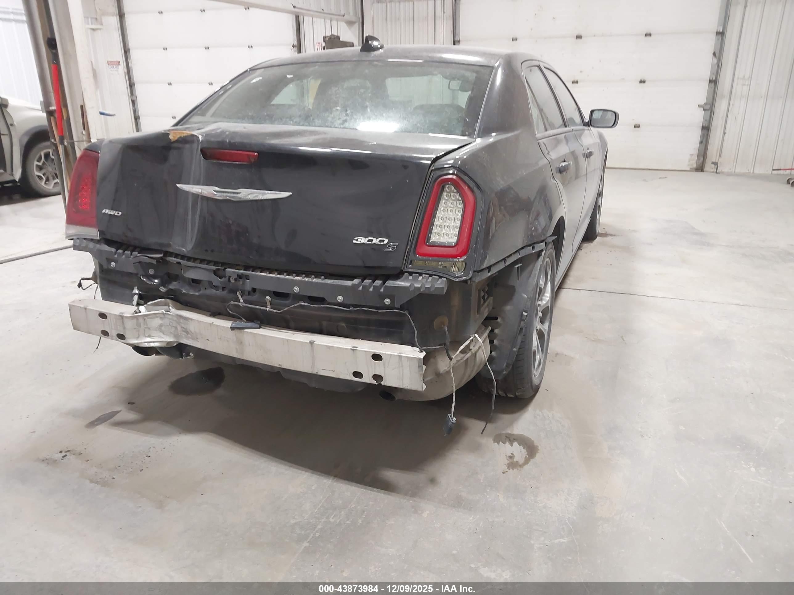 CHRYSLER 300 image 6