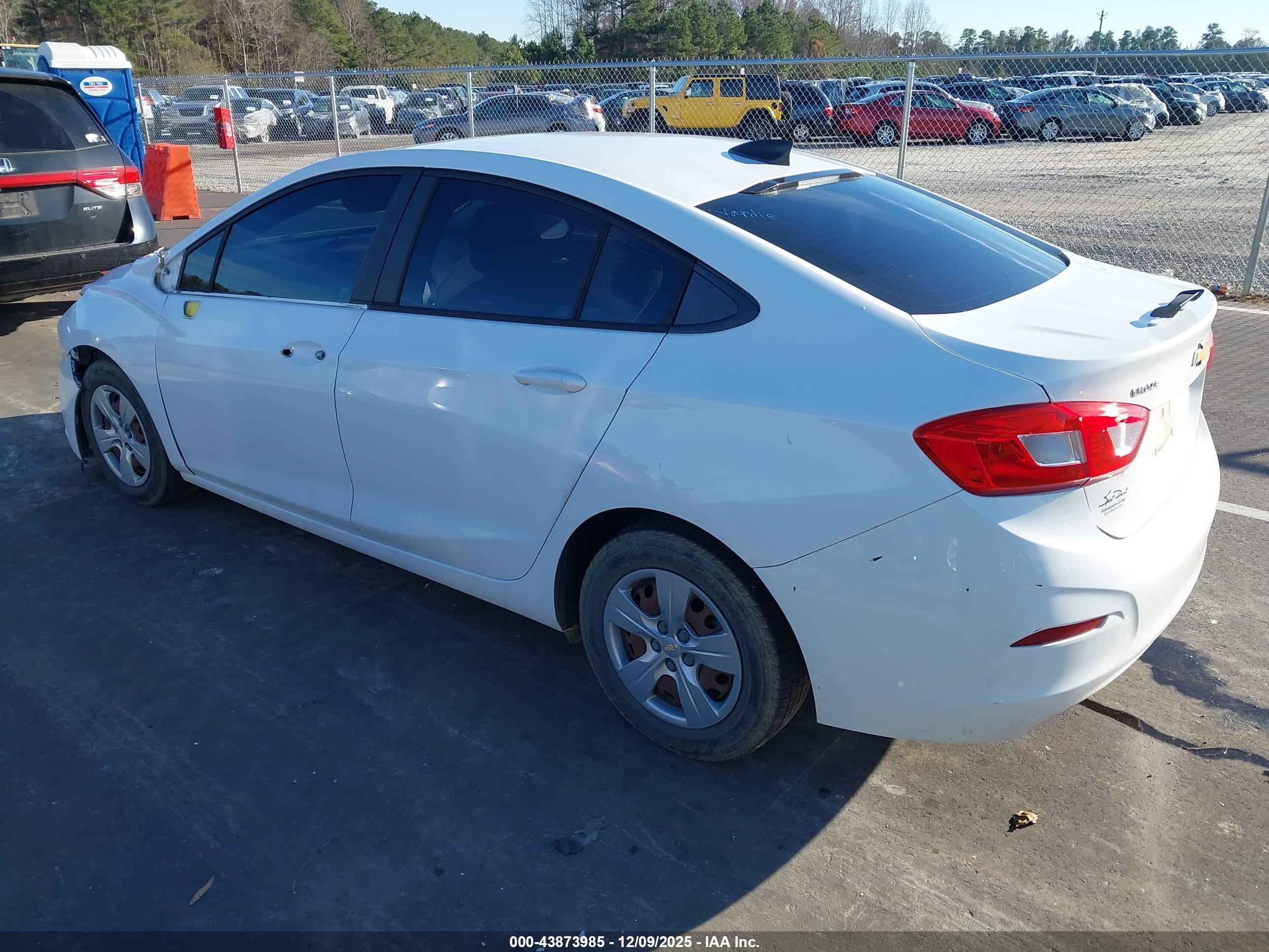 CHEVROLET CRUZE image 3