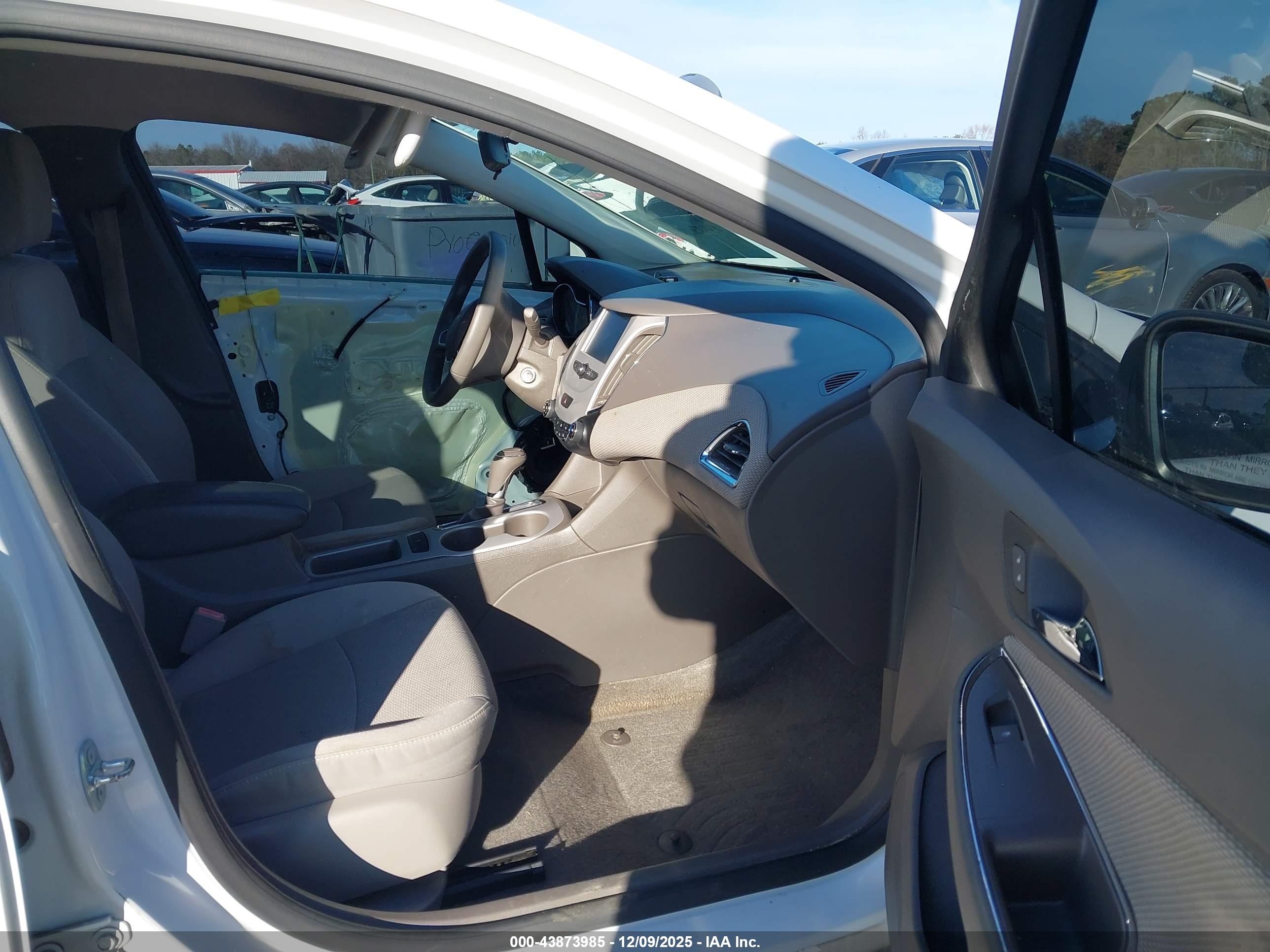 CHEVROLET CRUZE image 5