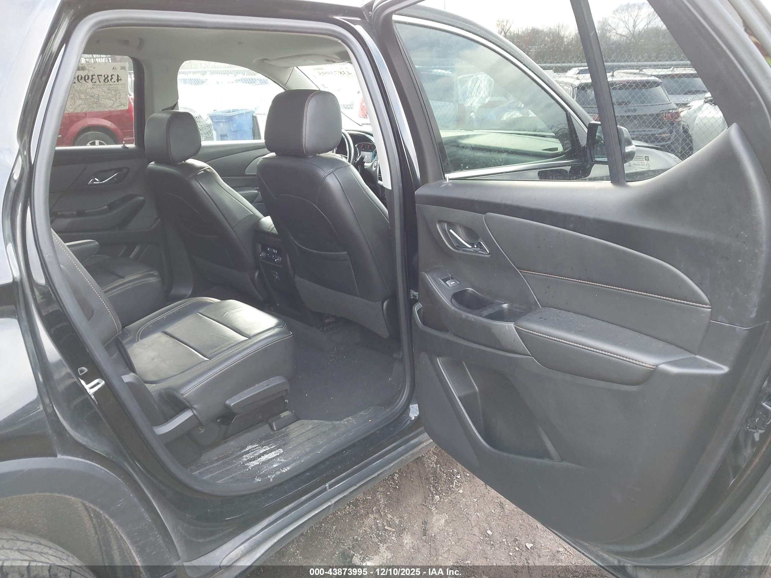CHEVROLET TRAVERSE image 8