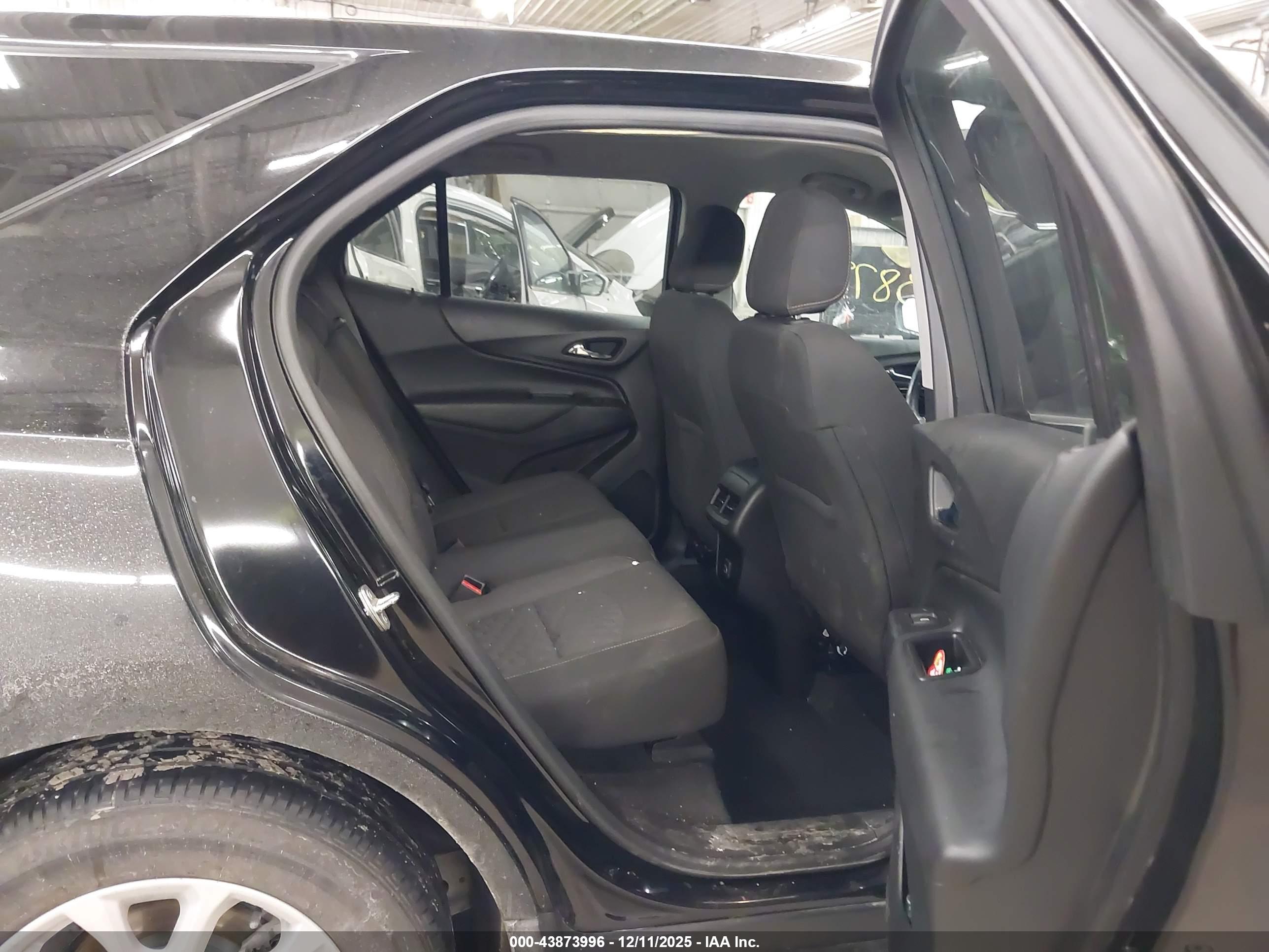 CHEVROLET EQUINOX image 8