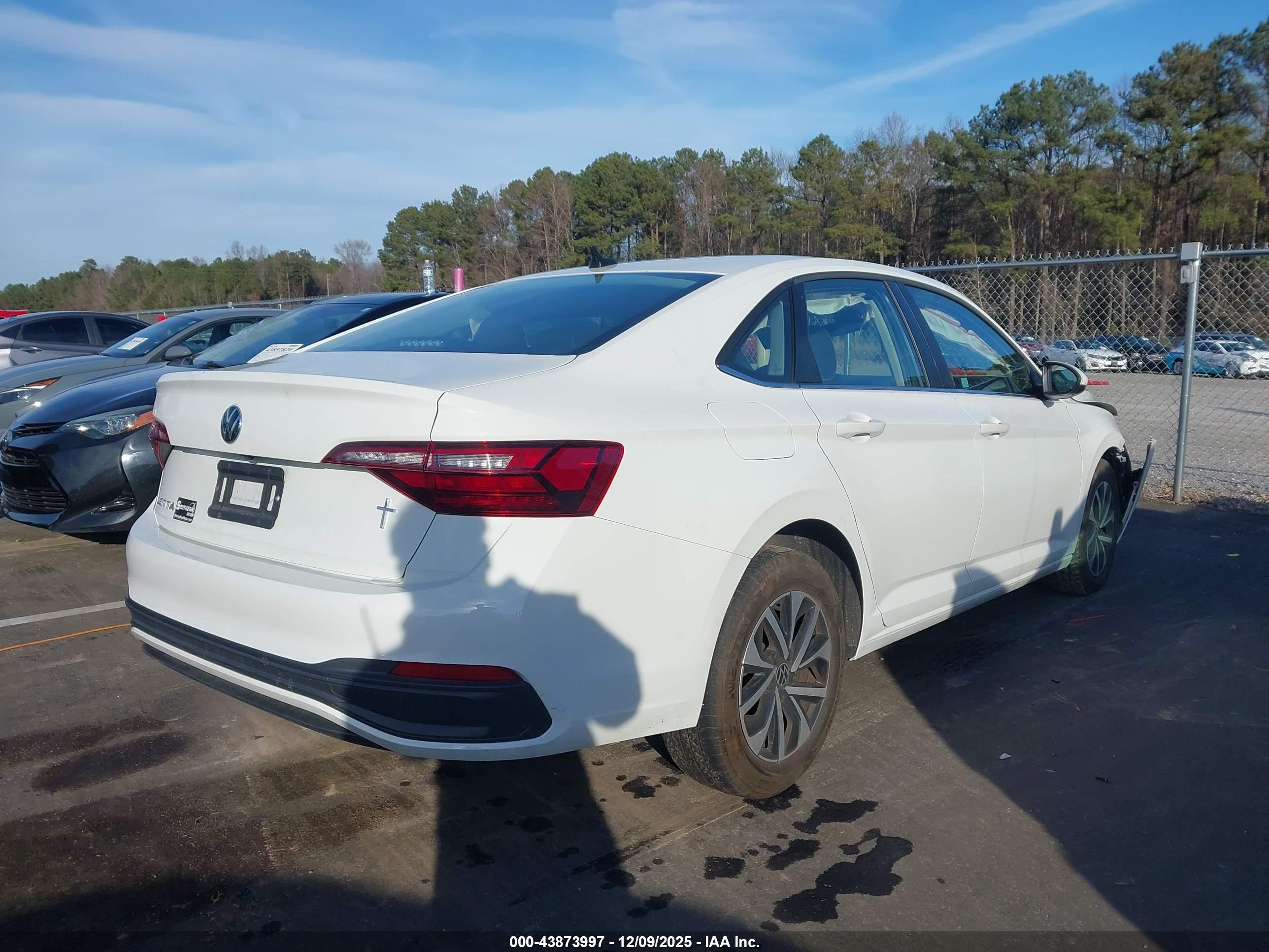 VOLKSWAGEN JETTA image 4