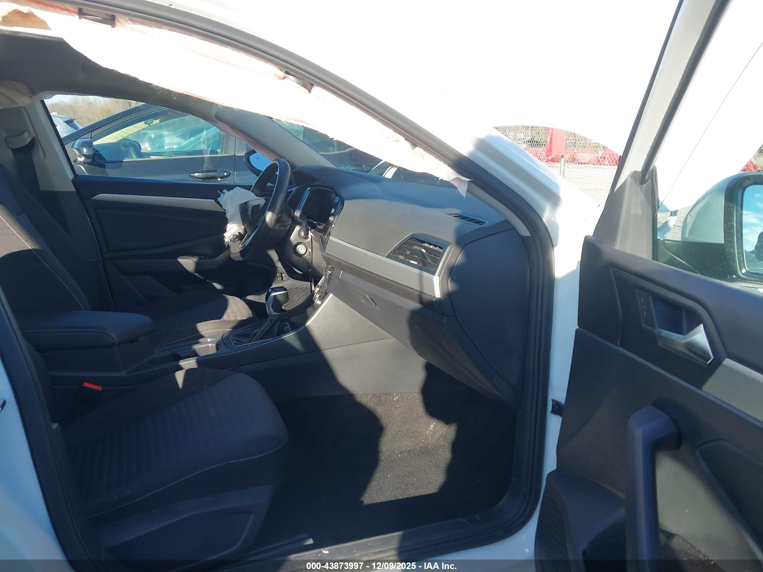 VOLKSWAGEN JETTA image 5