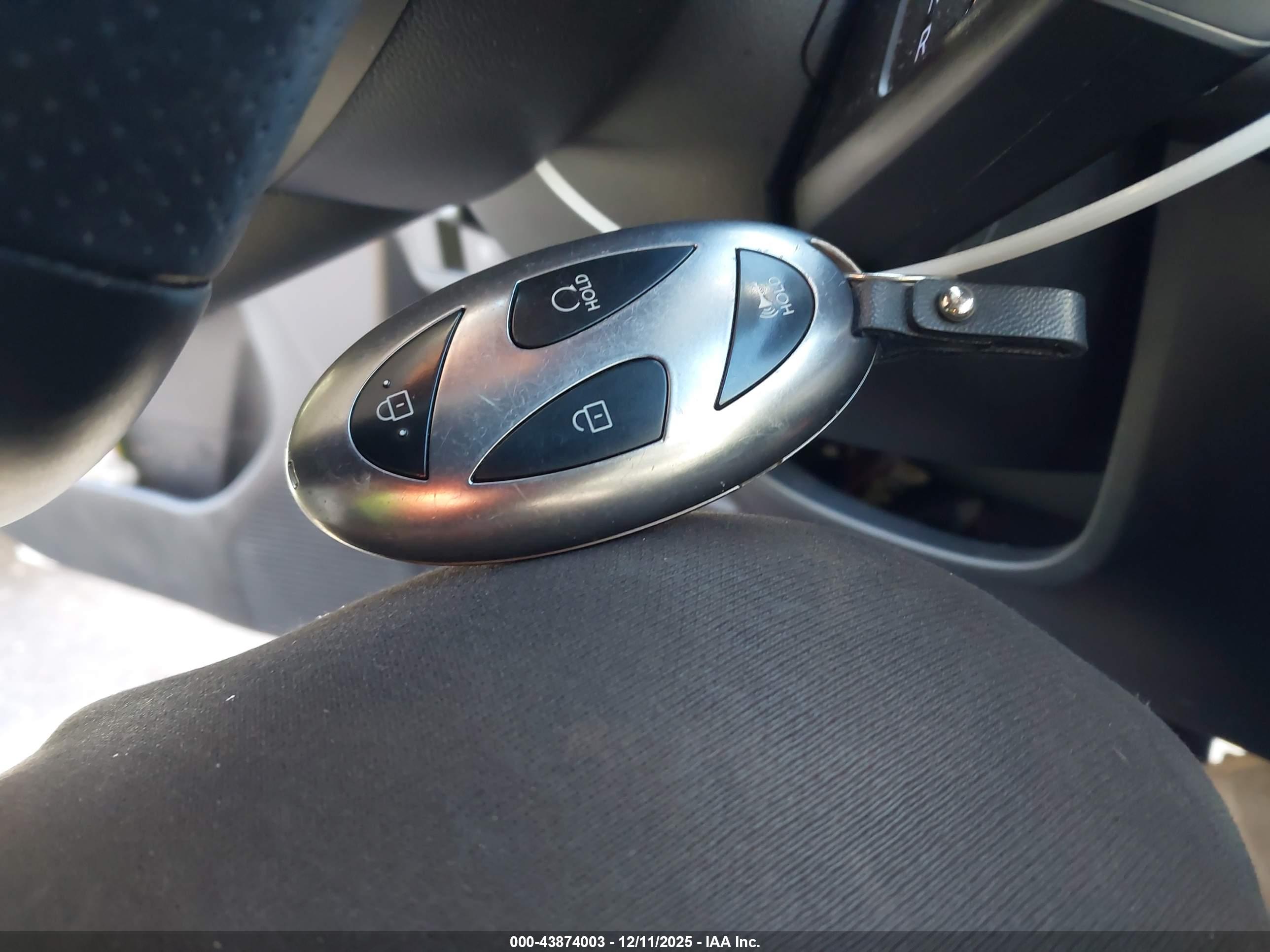 HYUNDAI KONA image 11