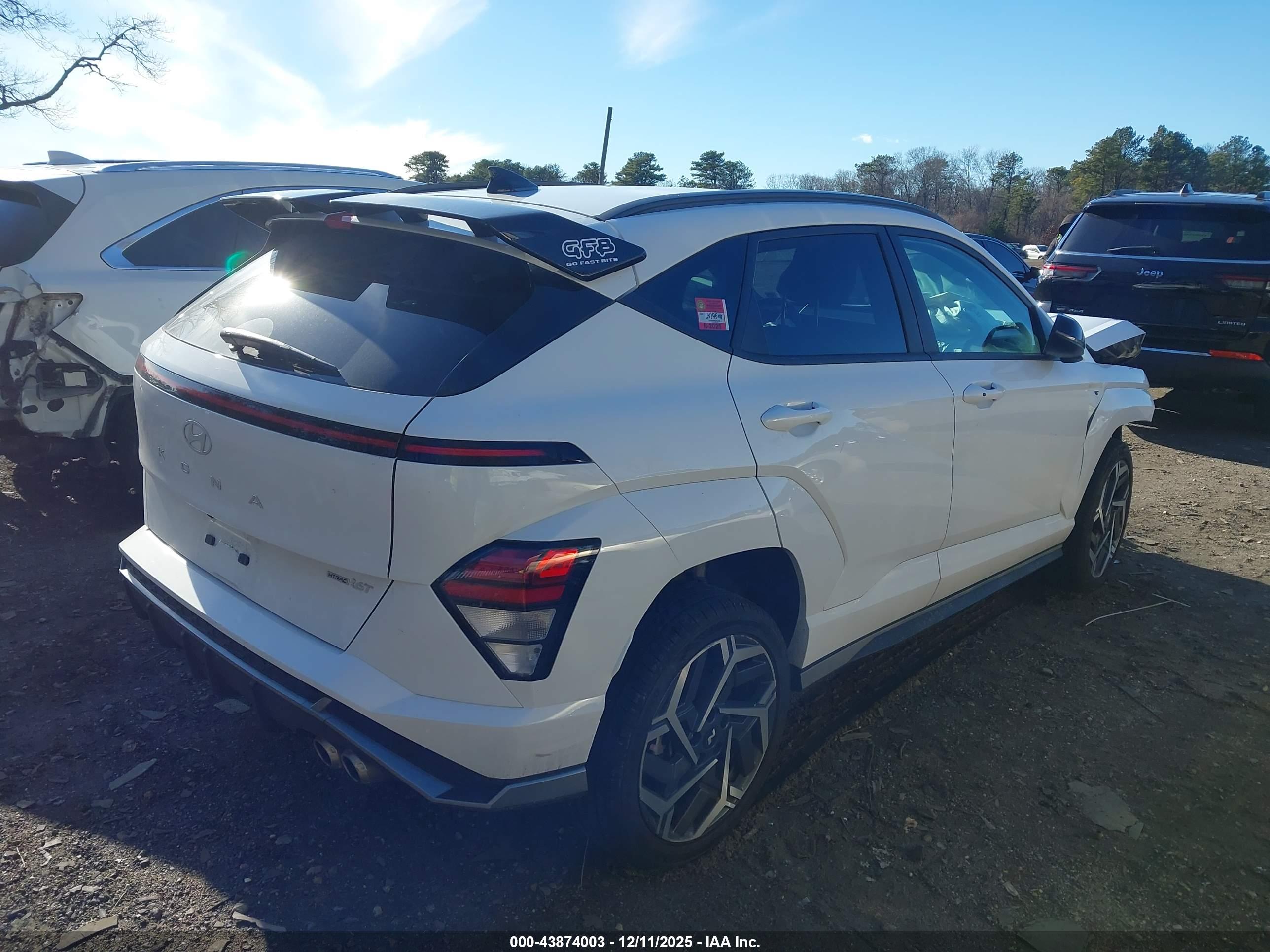 HYUNDAI KONA image 4