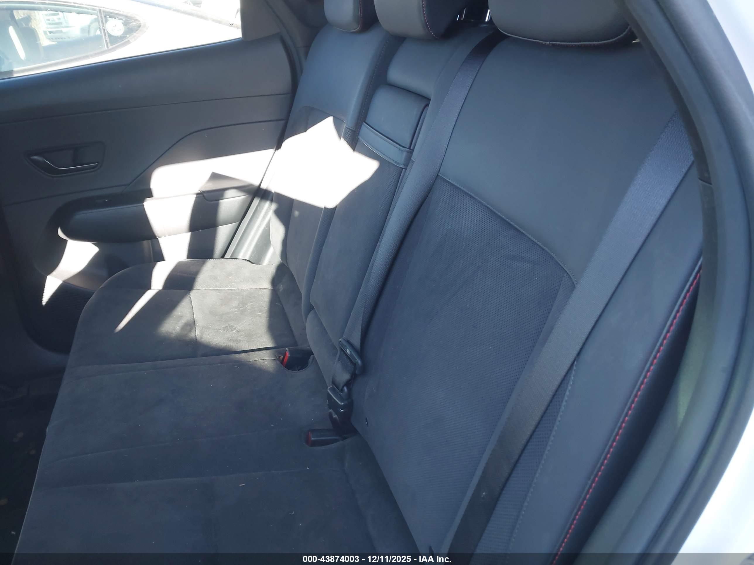 HYUNDAI KONA image 8
