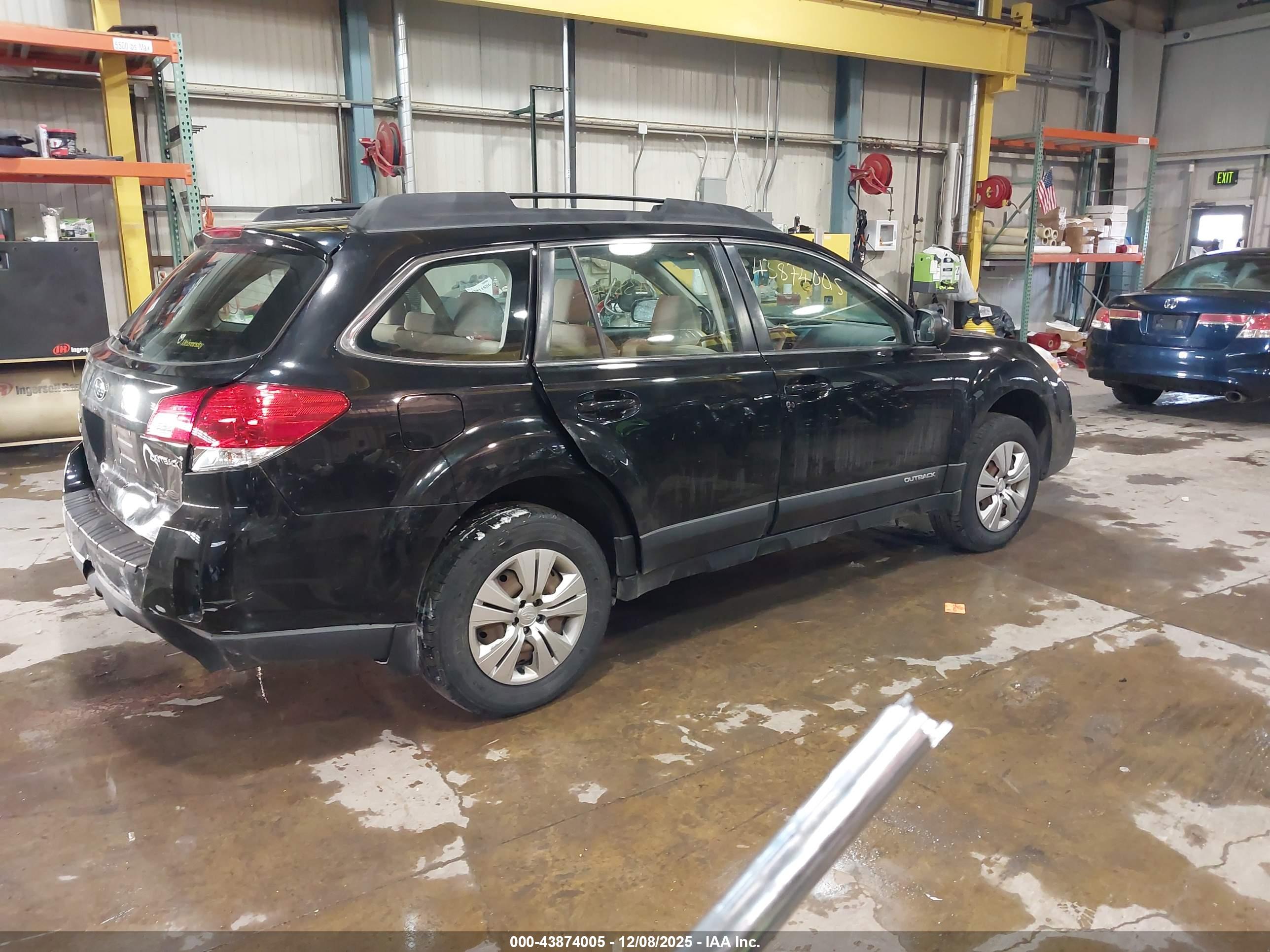 SUBARU OUTBACK image 4