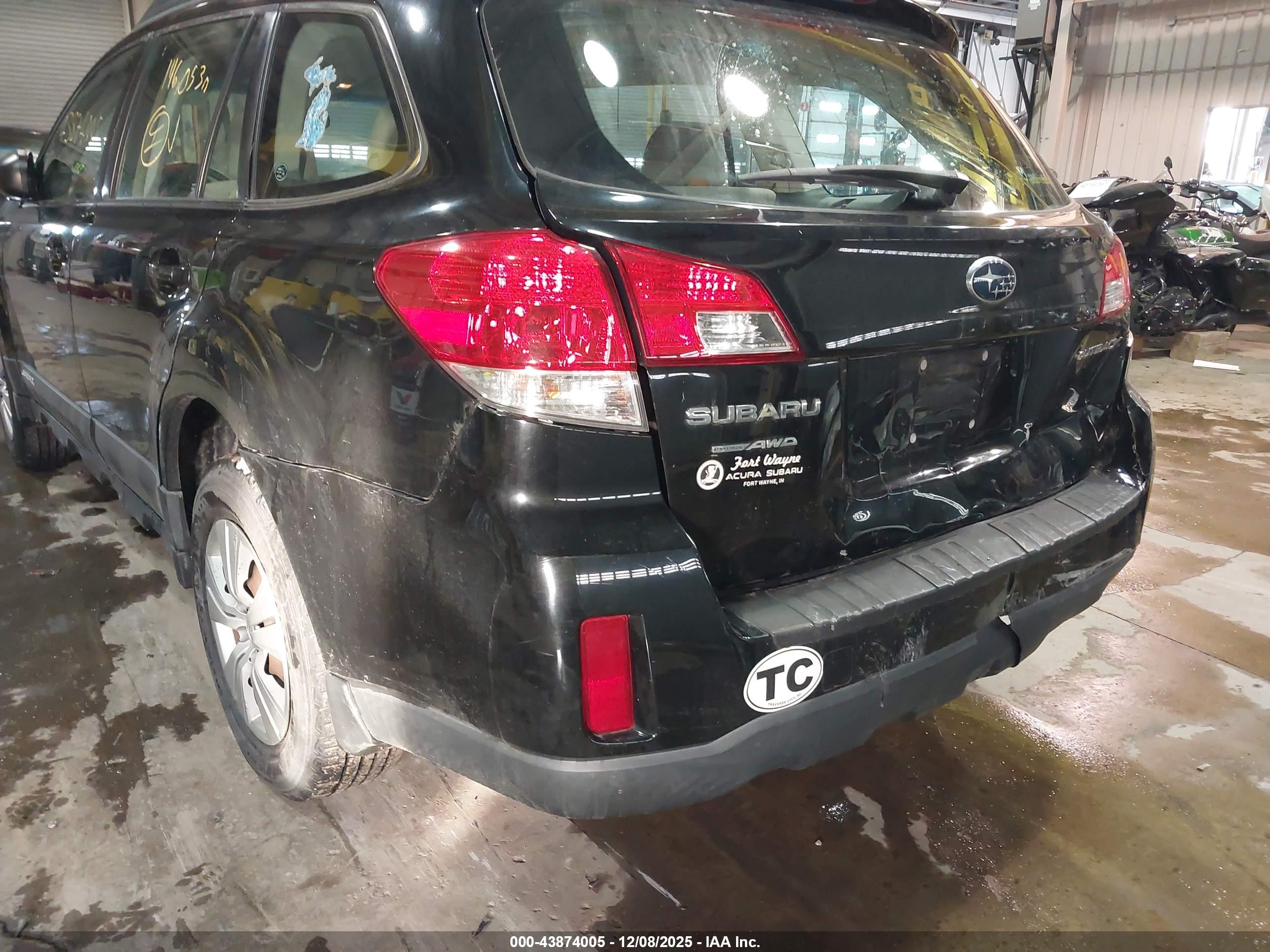 SUBARU OUTBACK image 6