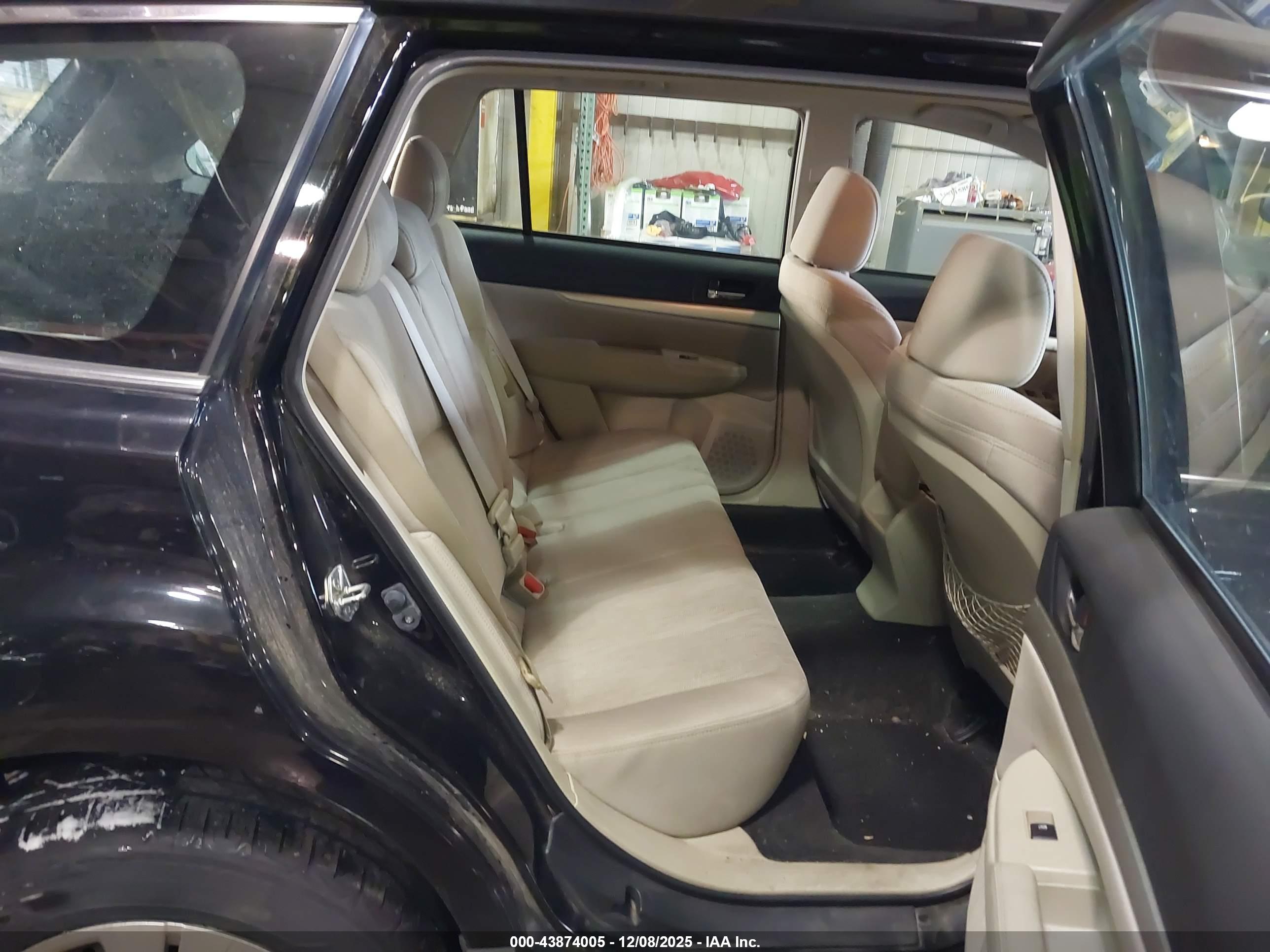 SUBARU OUTBACK image 8