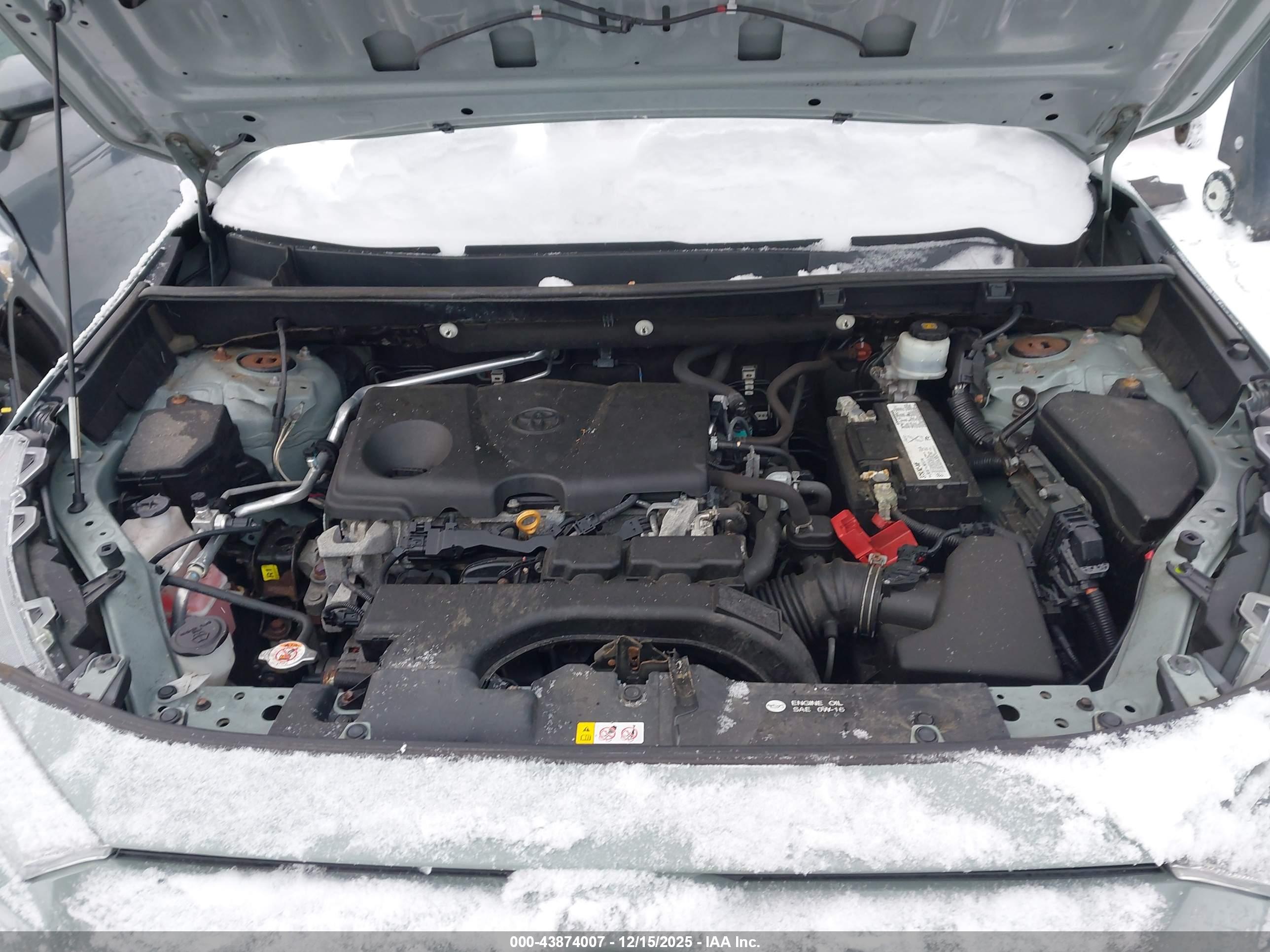 TOYOTA RAV4 image 10