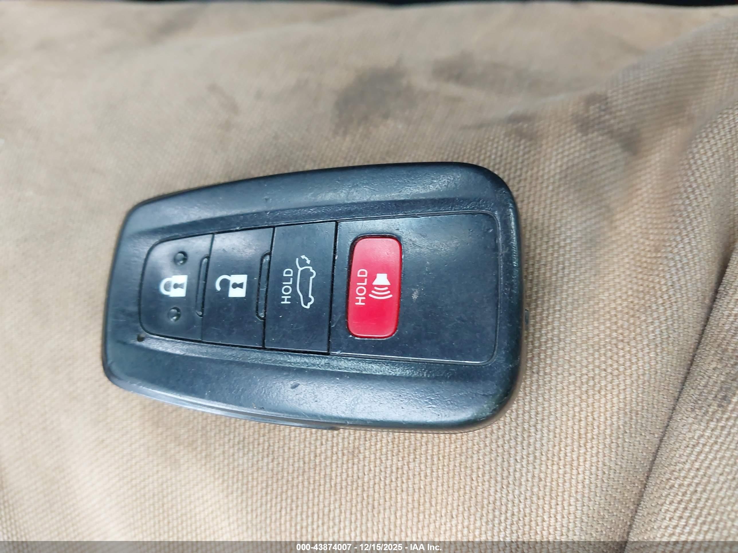 TOYOTA RAV4 image 11