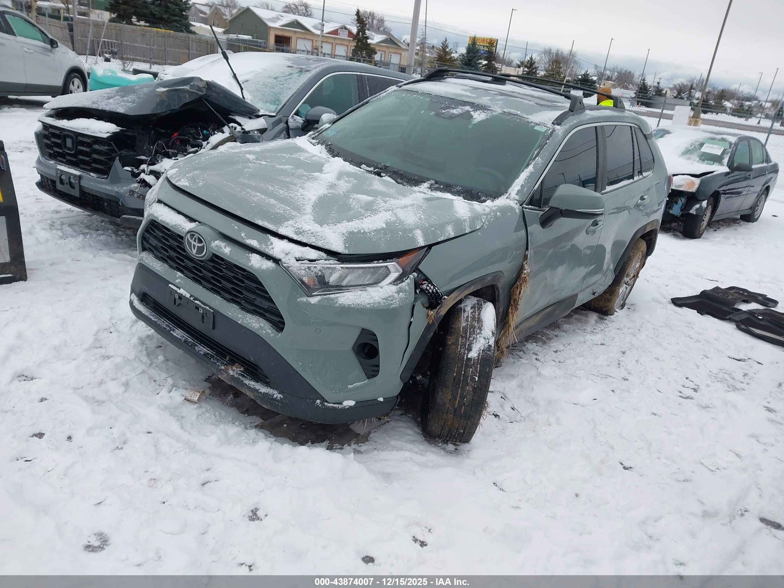 TOYOTA RAV4 image 2
