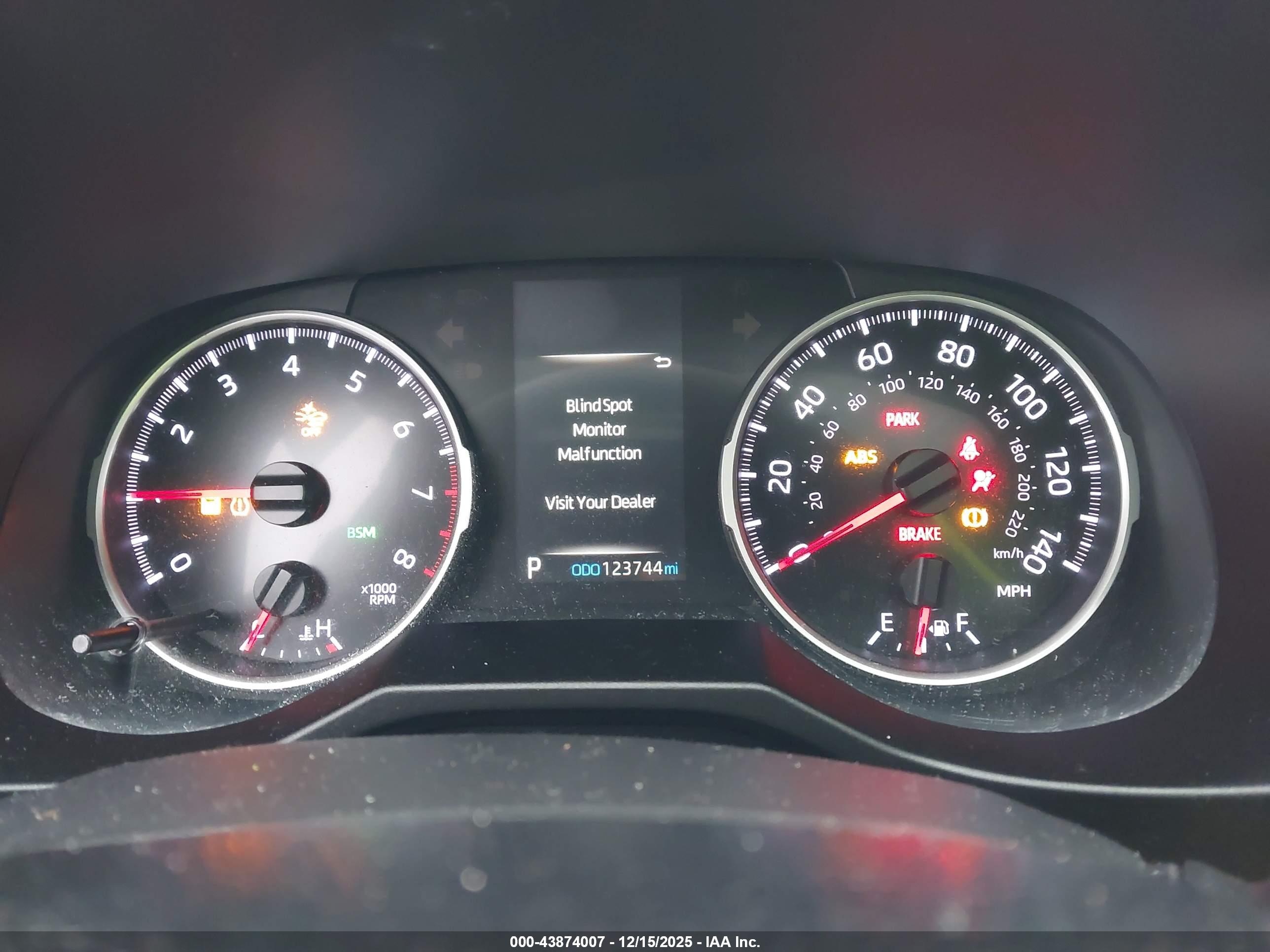 TOYOTA RAV4 image 7