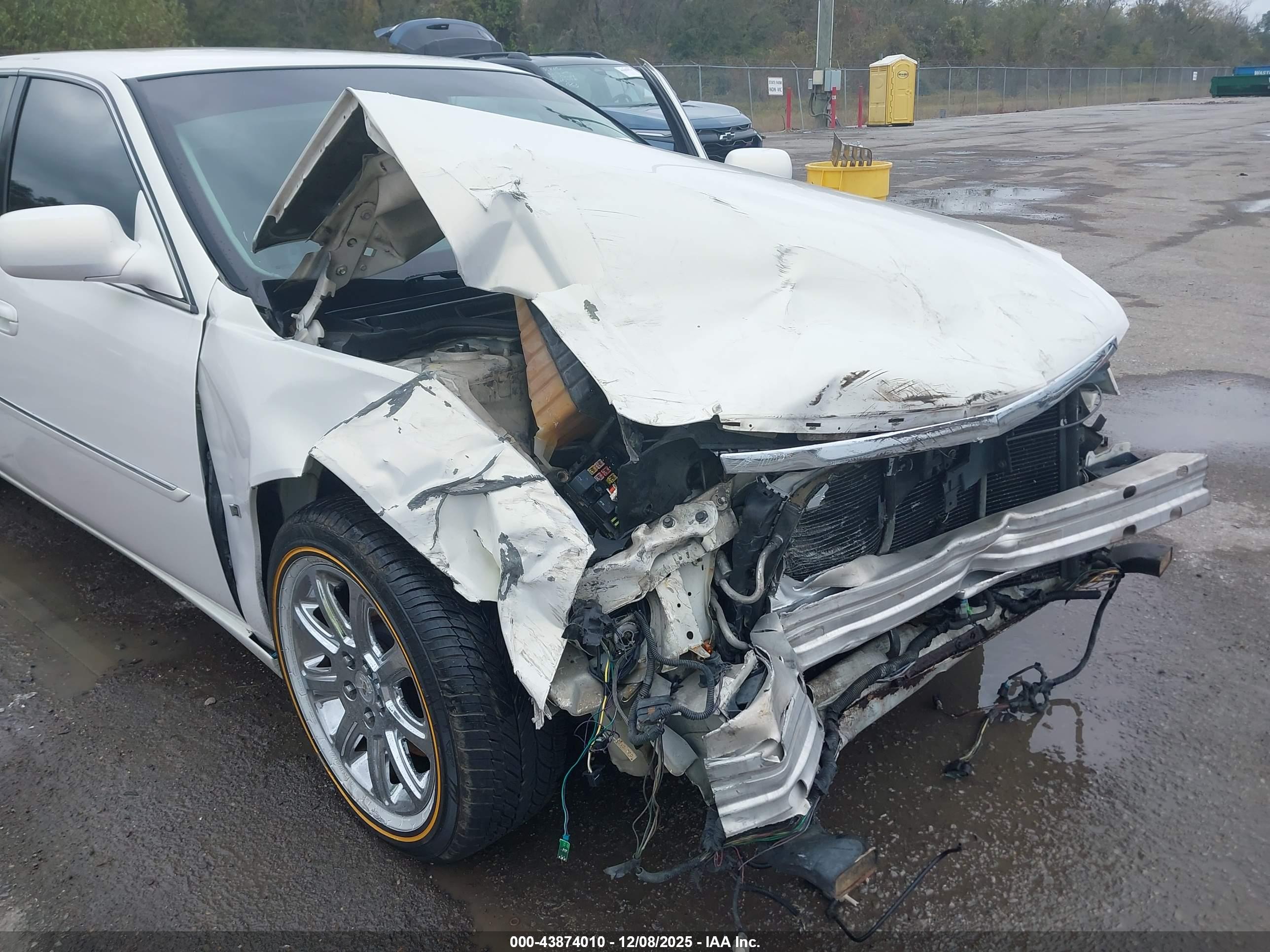 CADILLAC DTS image 10