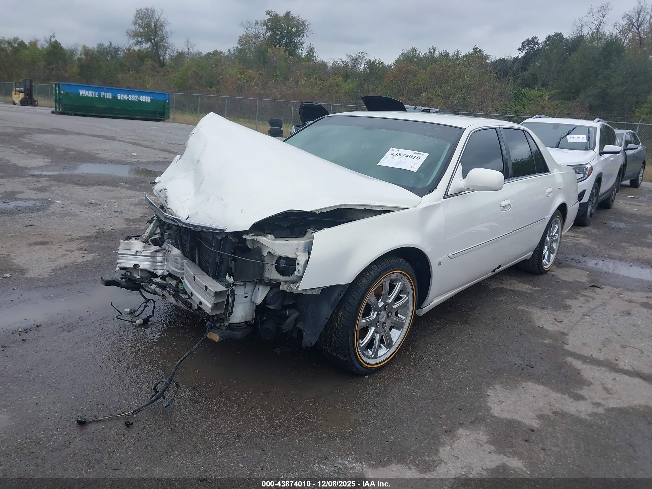 CADILLAC DTS image 2