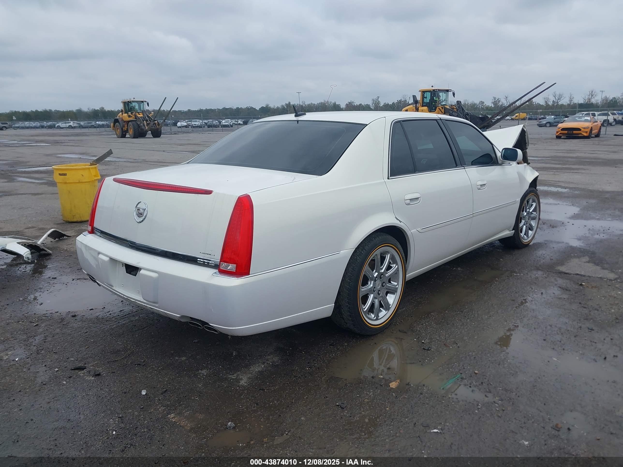 CADILLAC DTS image 4