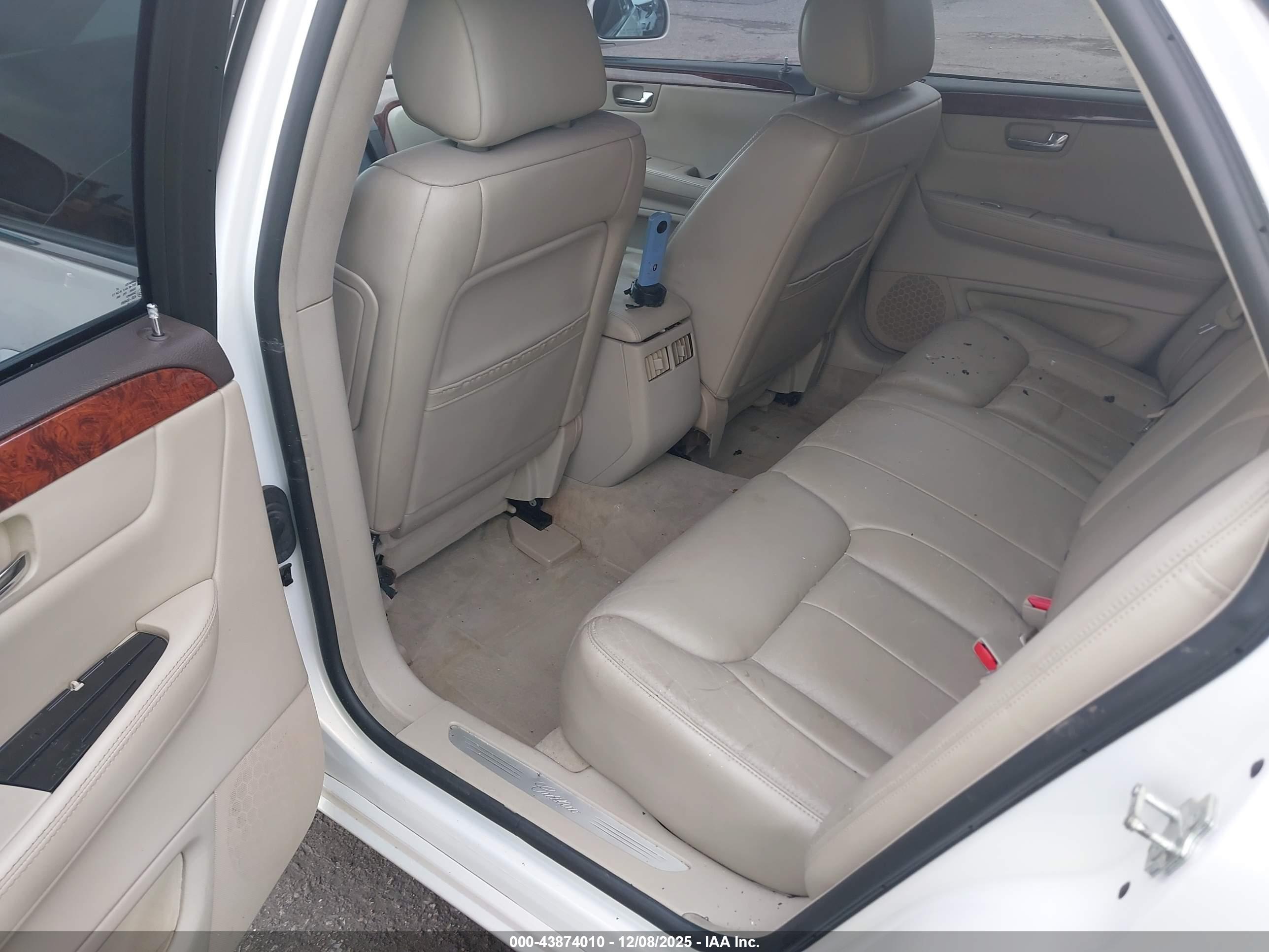 CADILLAC DTS image 8