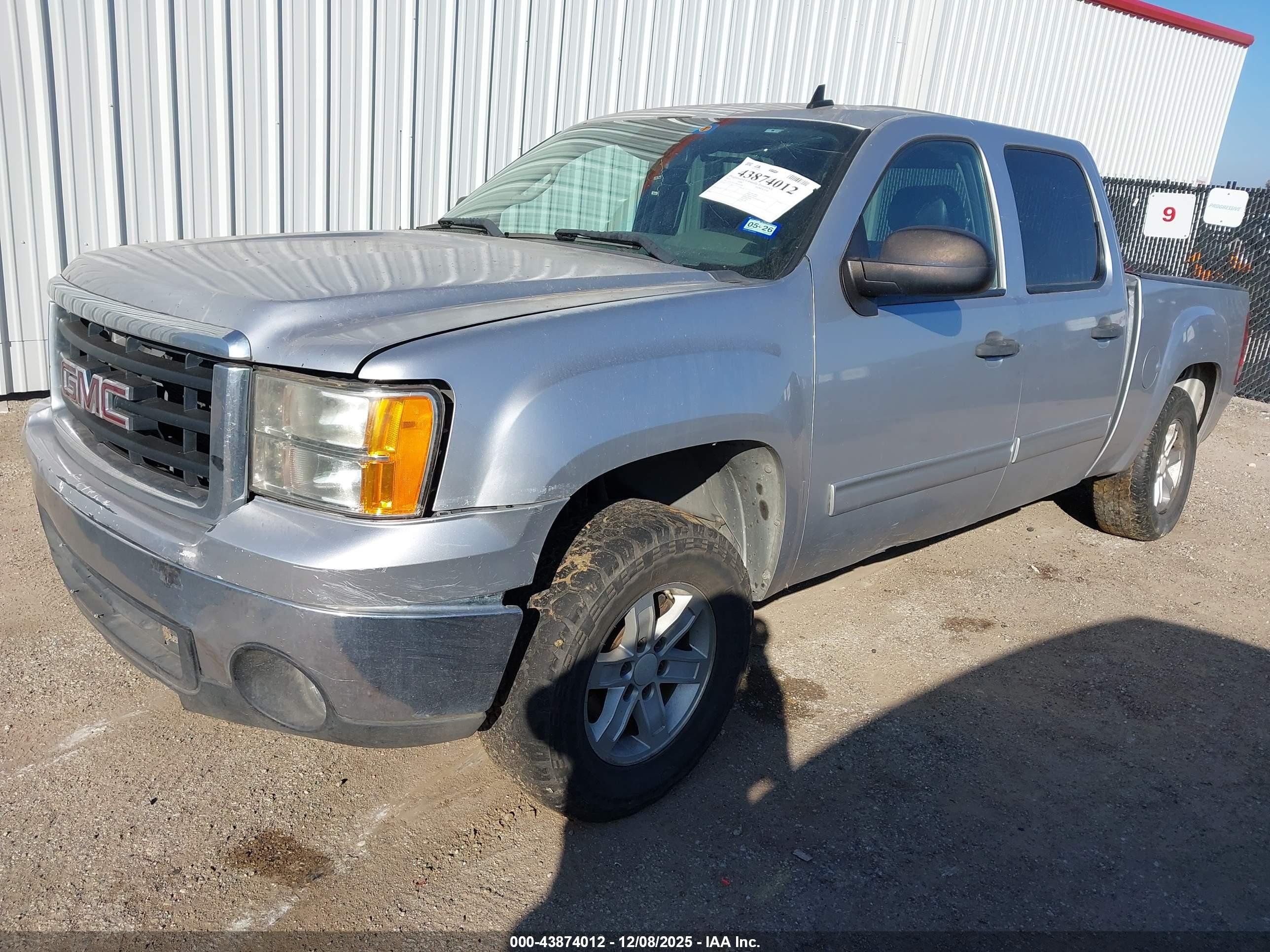 GMC SIERRA image 2
