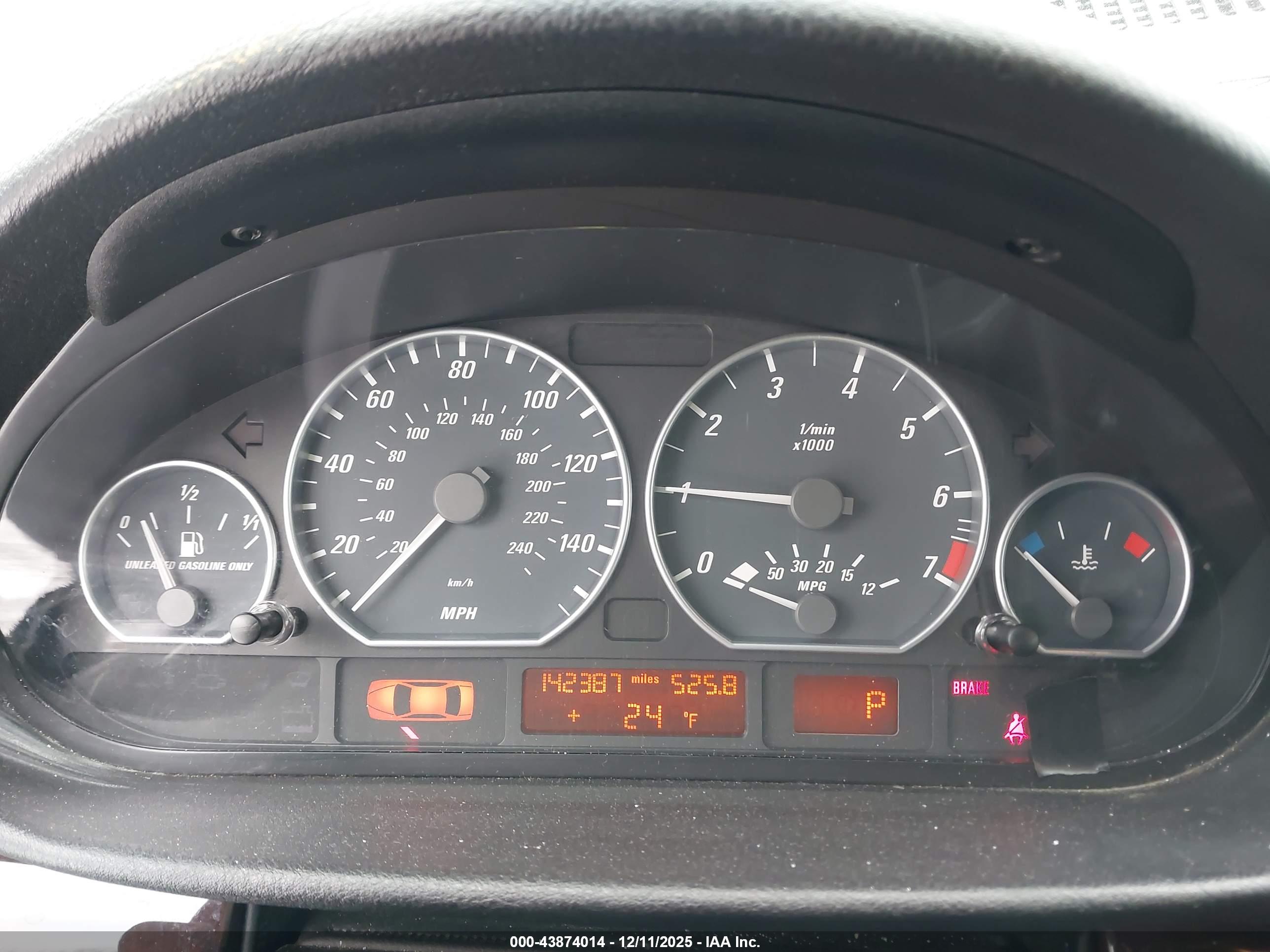 BMW 330CI image 7