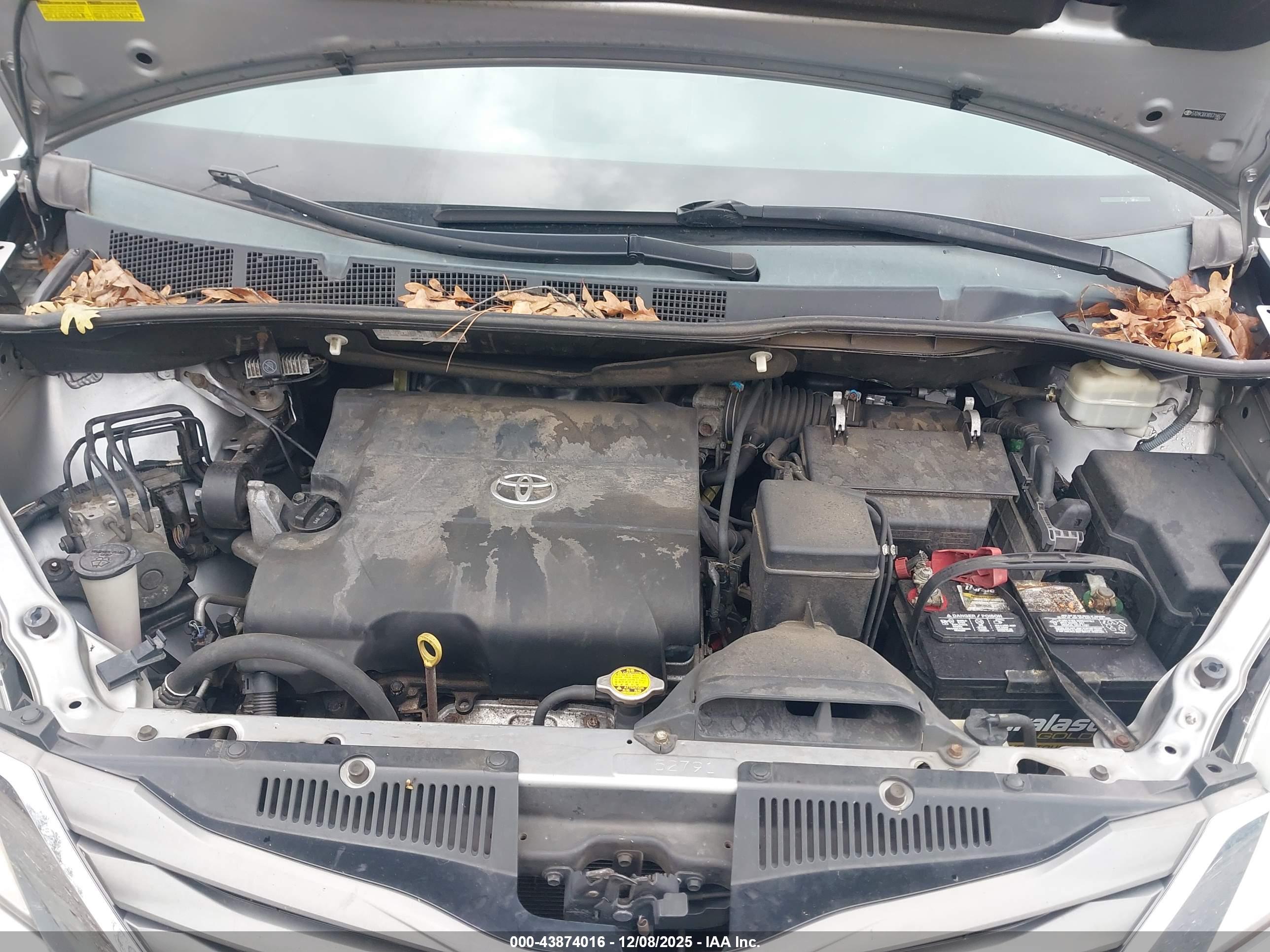 TOYOTA SIENNA image 10