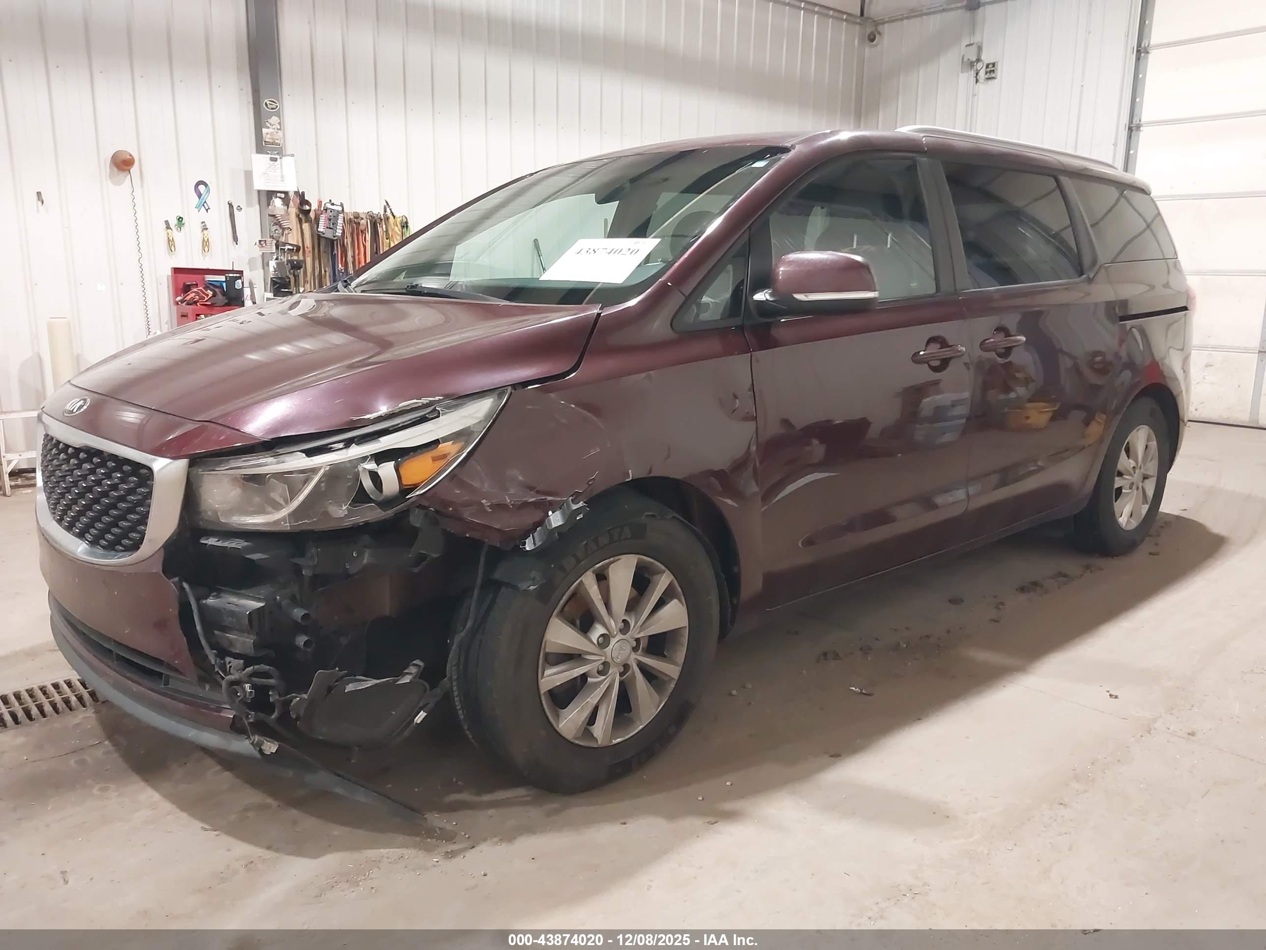 KIA SEDONA image 2