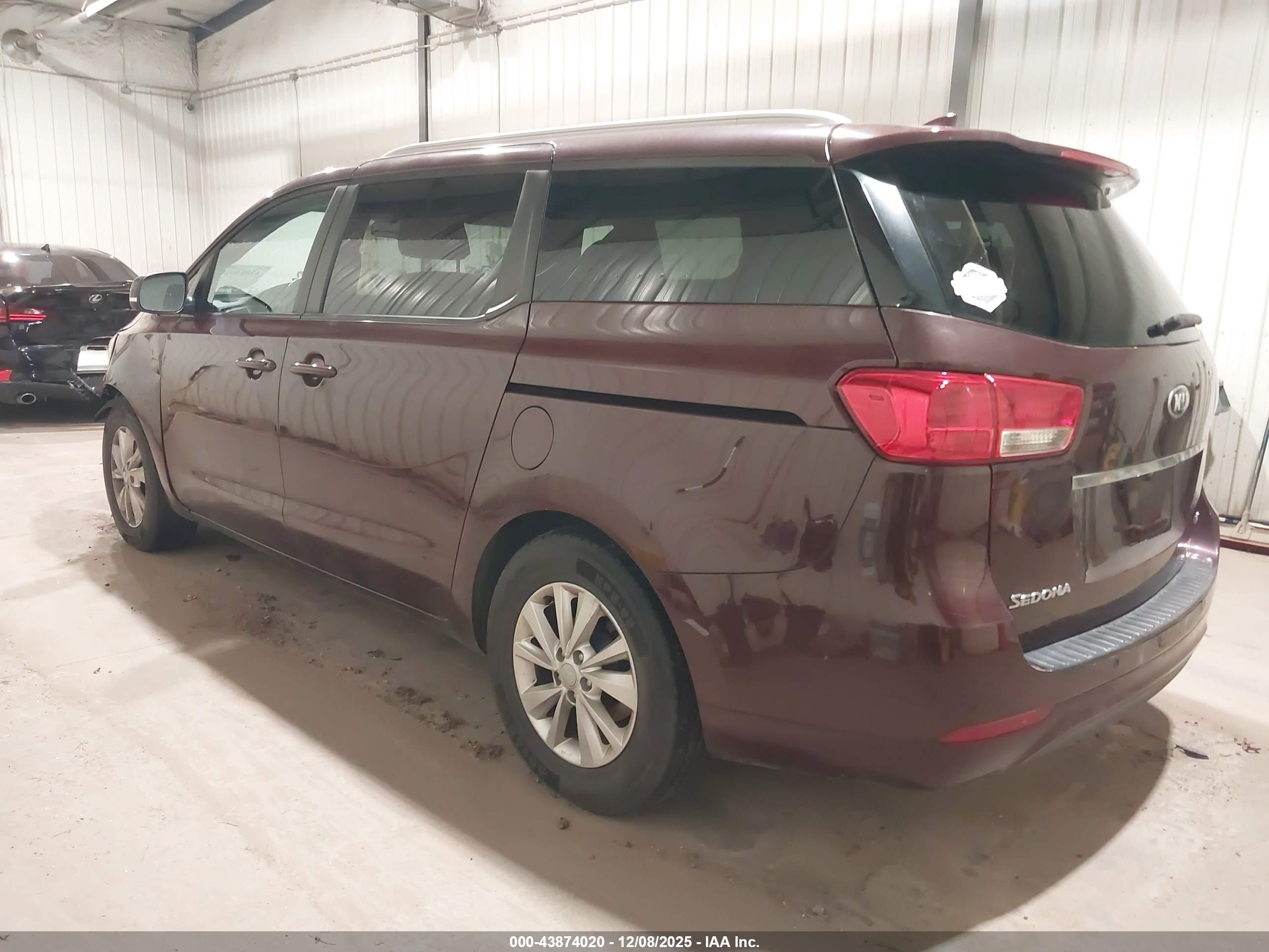 KIA SEDONA image 3