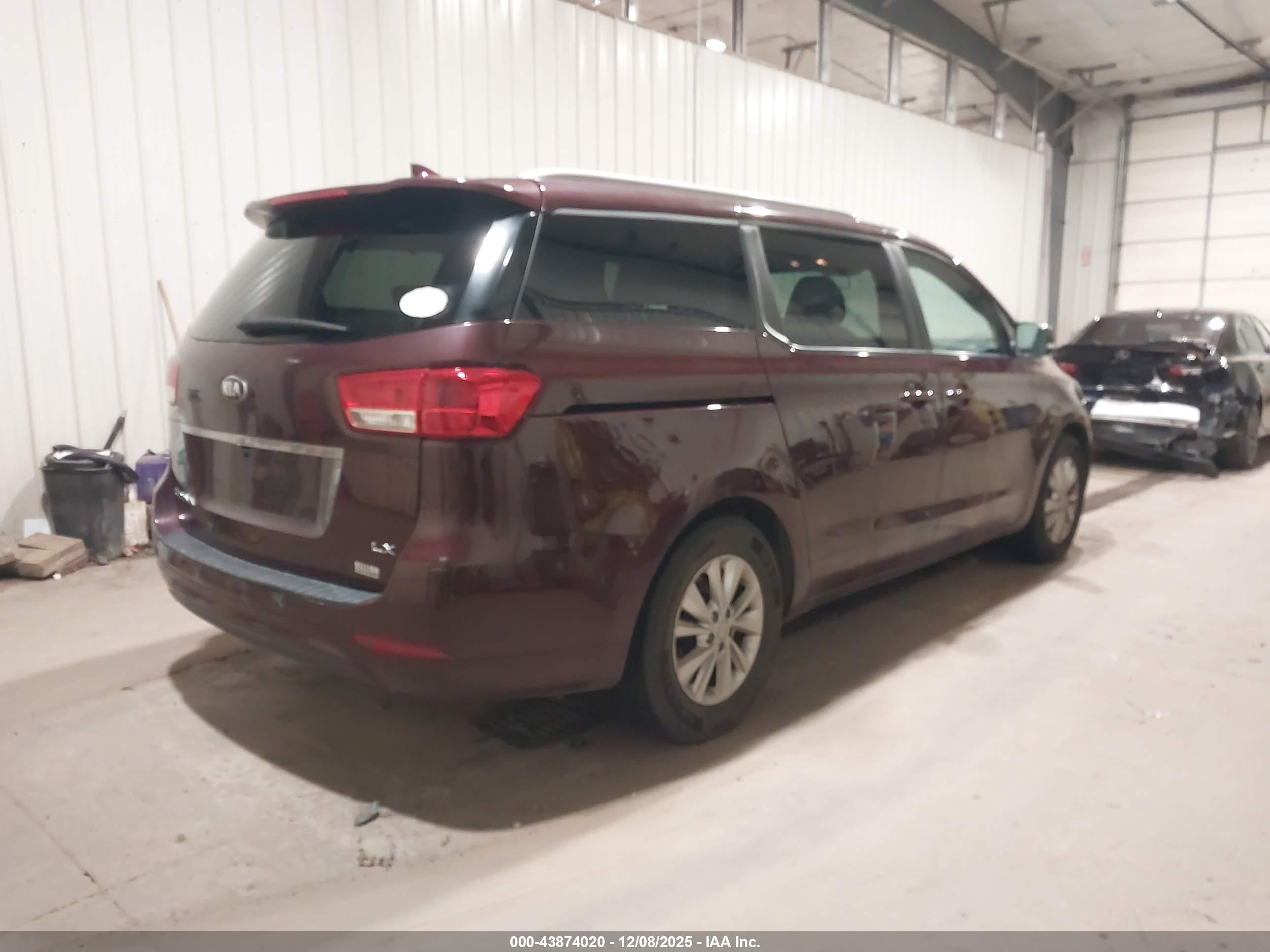 KIA SEDONA image 4