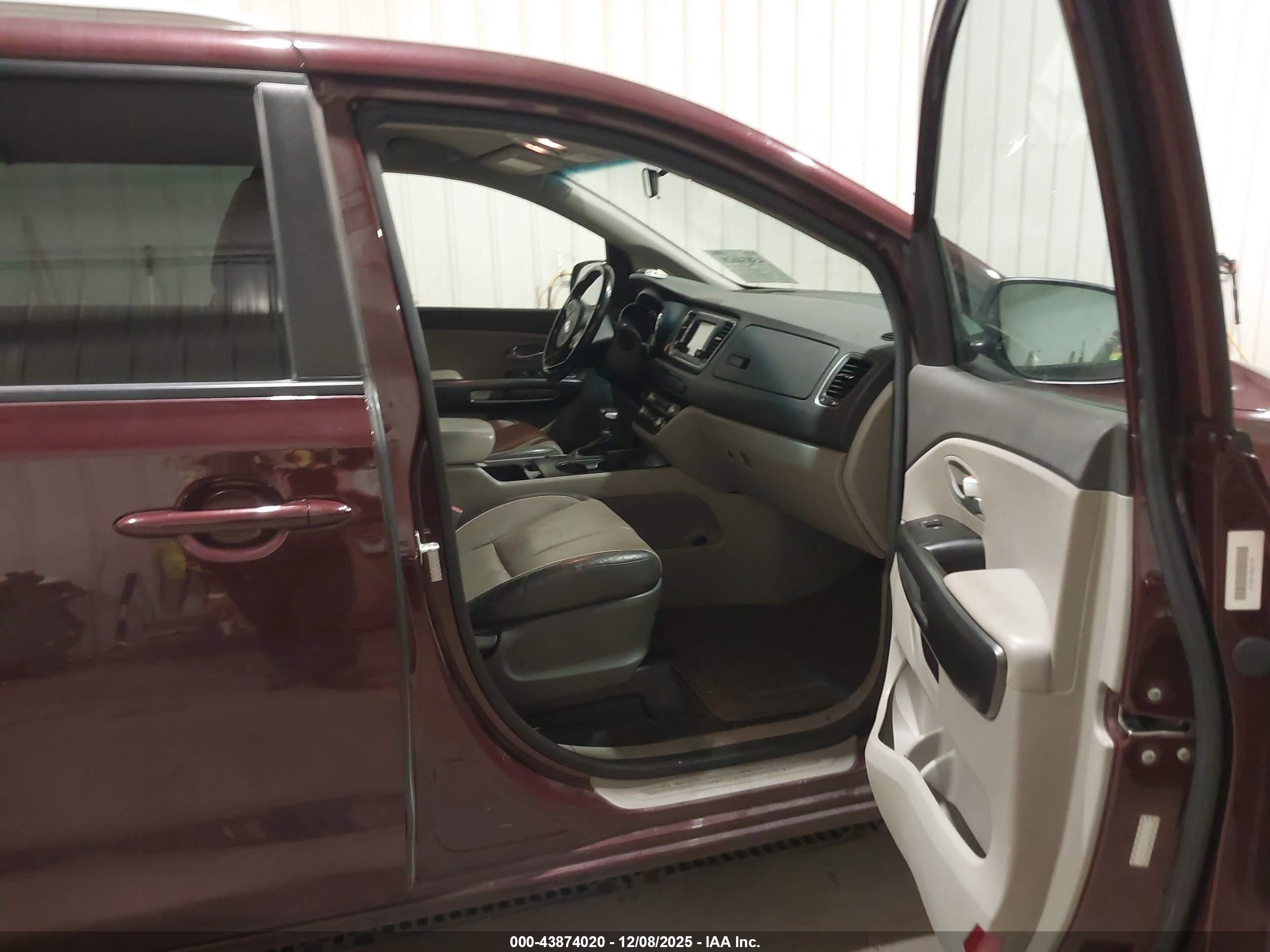 KIA SEDONA image 5