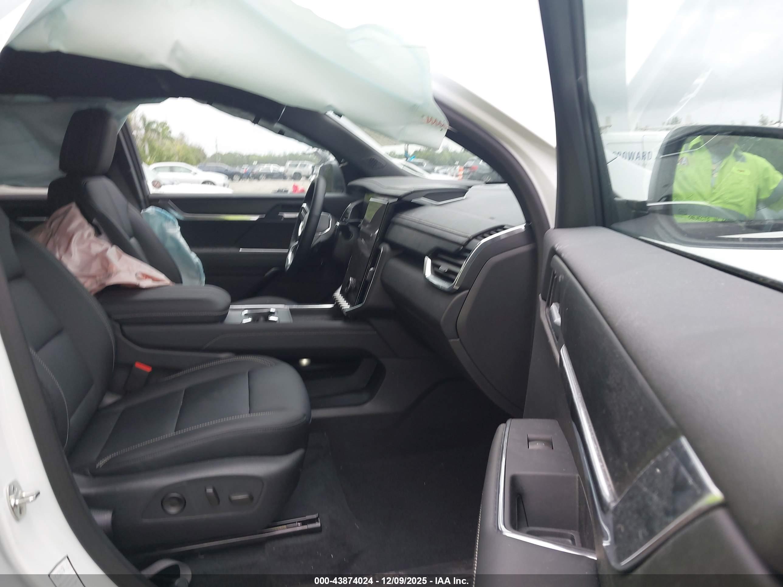 GMC ACADIA image 5