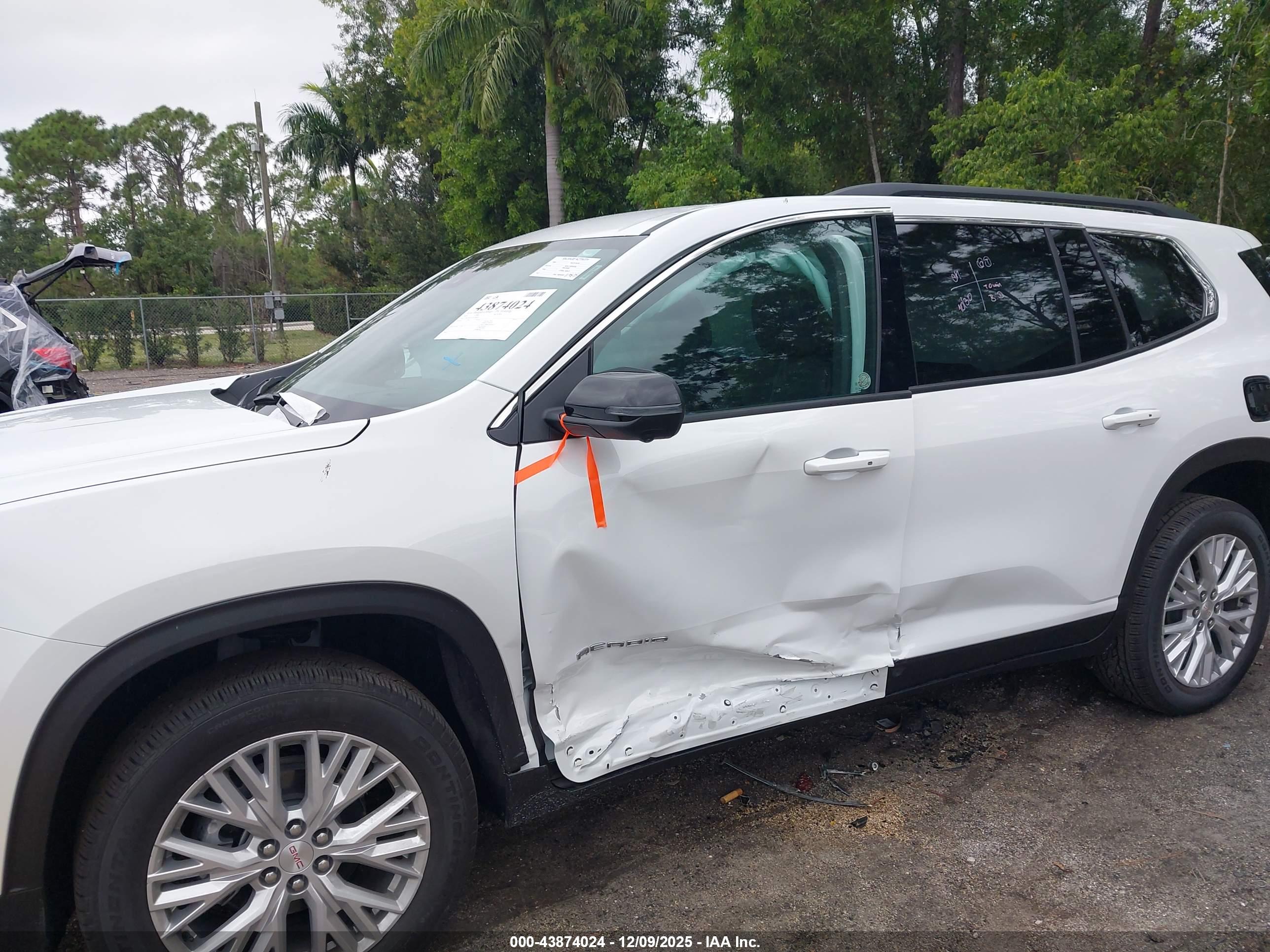 GMC ACADIA image 6