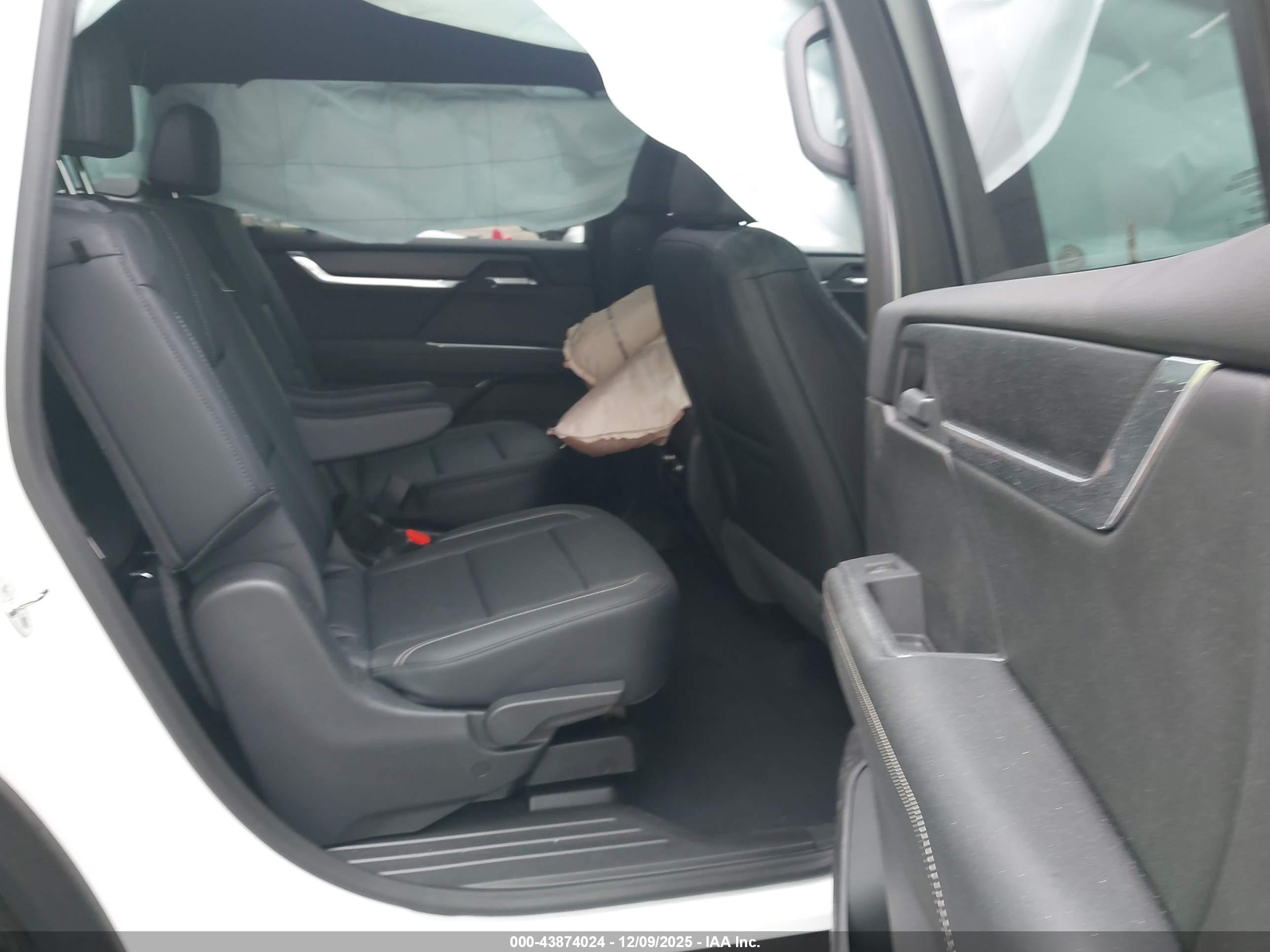 GMC ACADIA image 8
