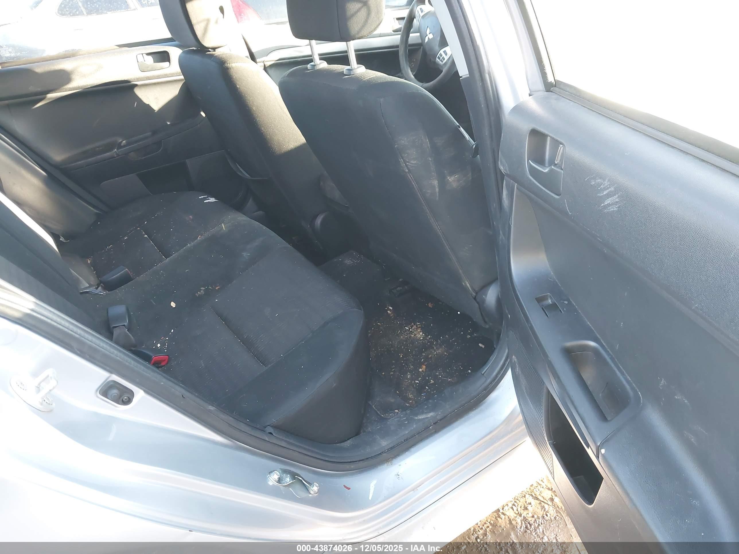 MITSUBISHI LANCER image 8