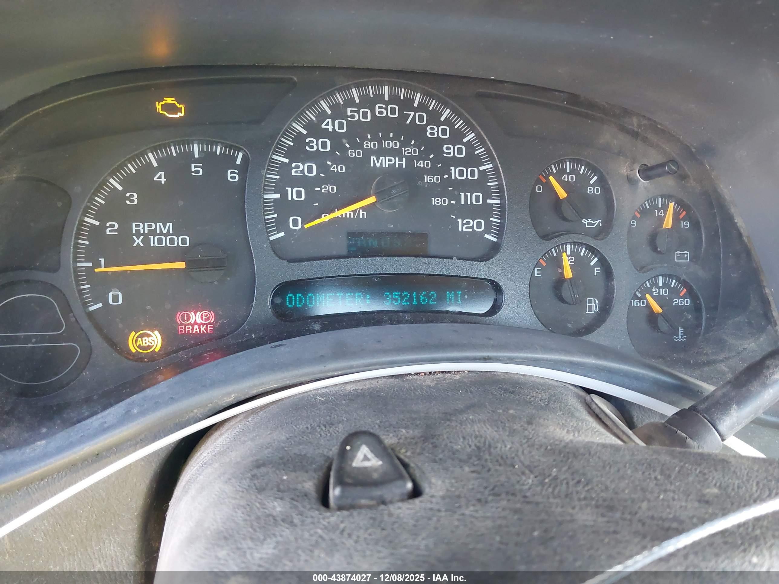 CHEVROLET SILVERADO image 7