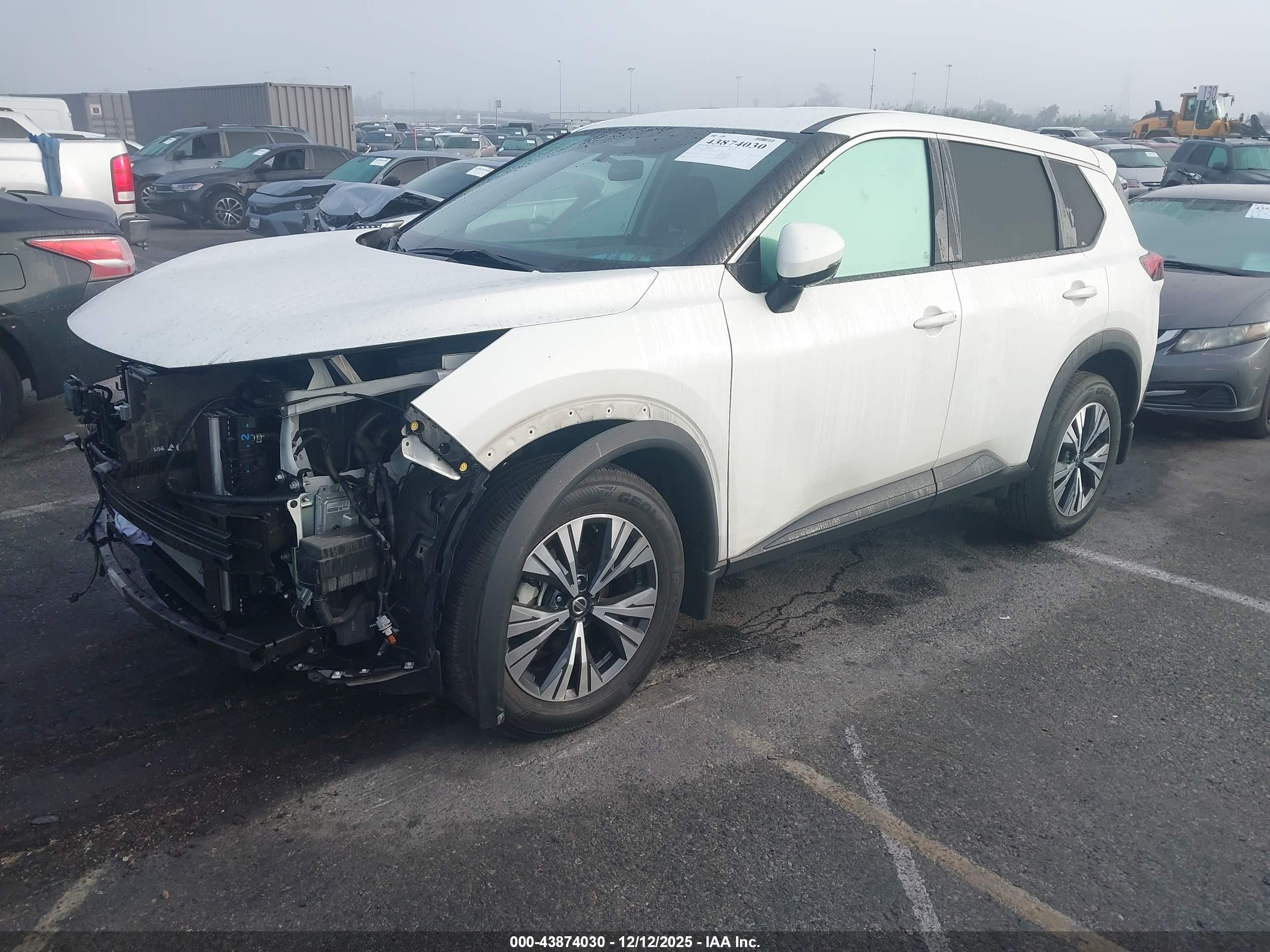 NISSAN ROGUE image 2