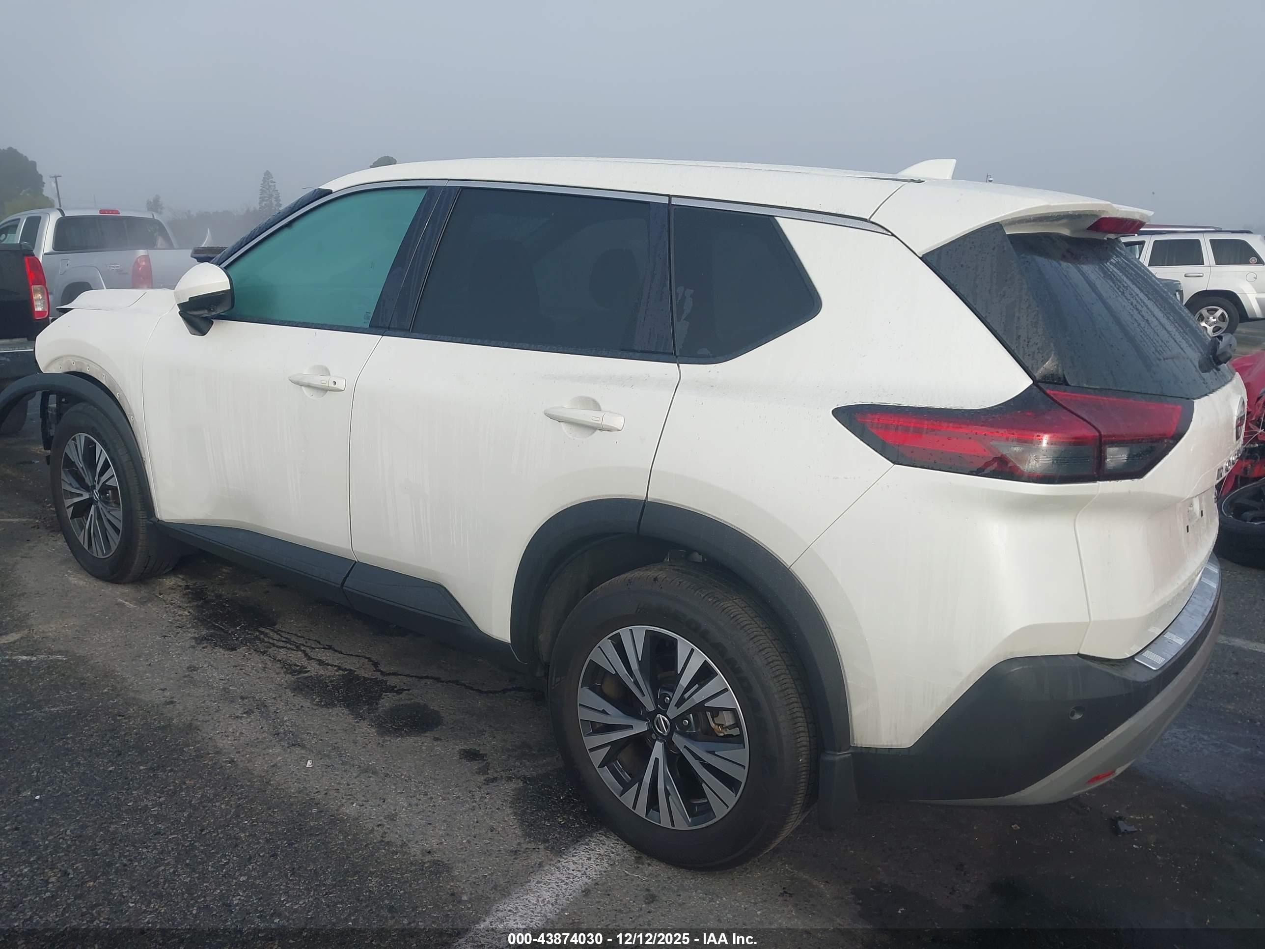 NISSAN ROGUE image 3