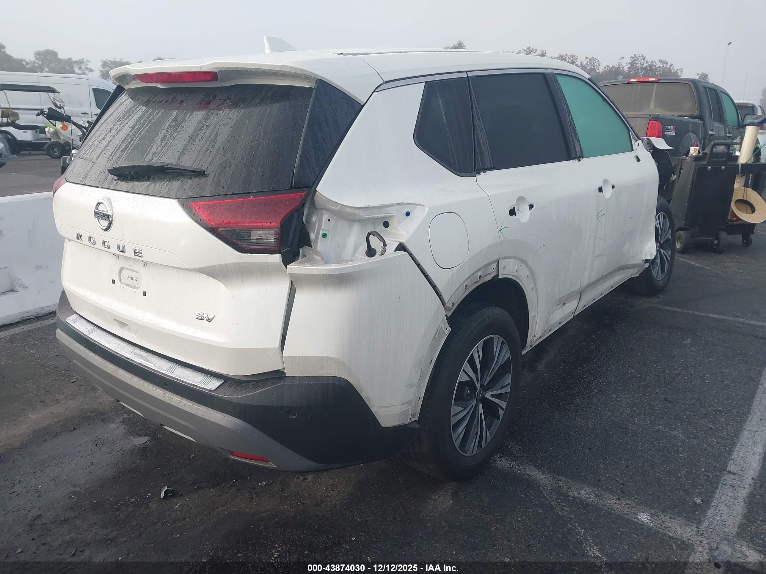 NISSAN ROGUE image 4