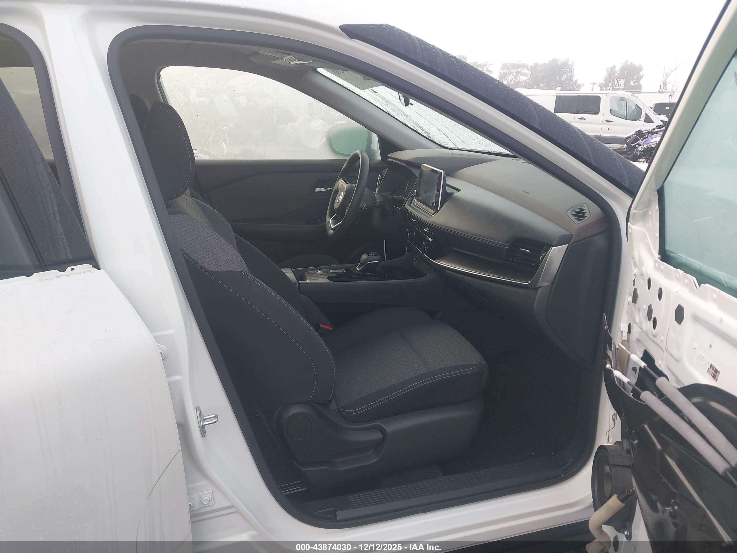 NISSAN ROGUE image 5