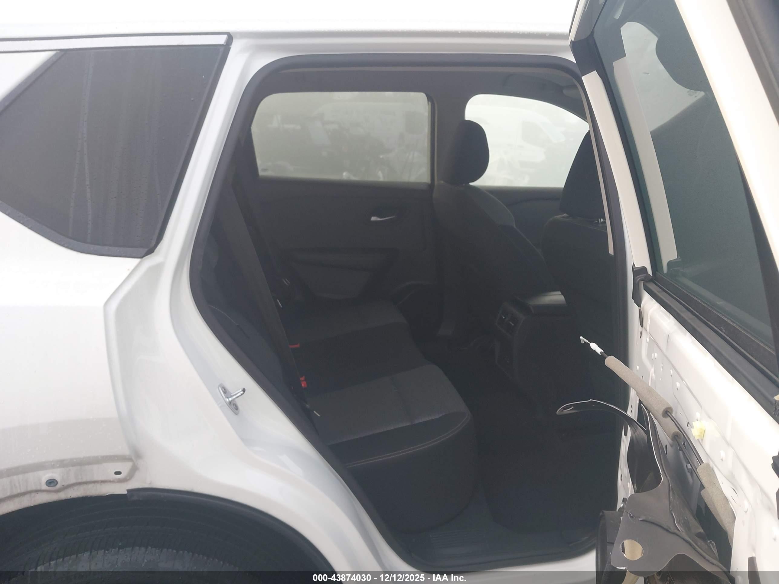 NISSAN ROGUE image 8