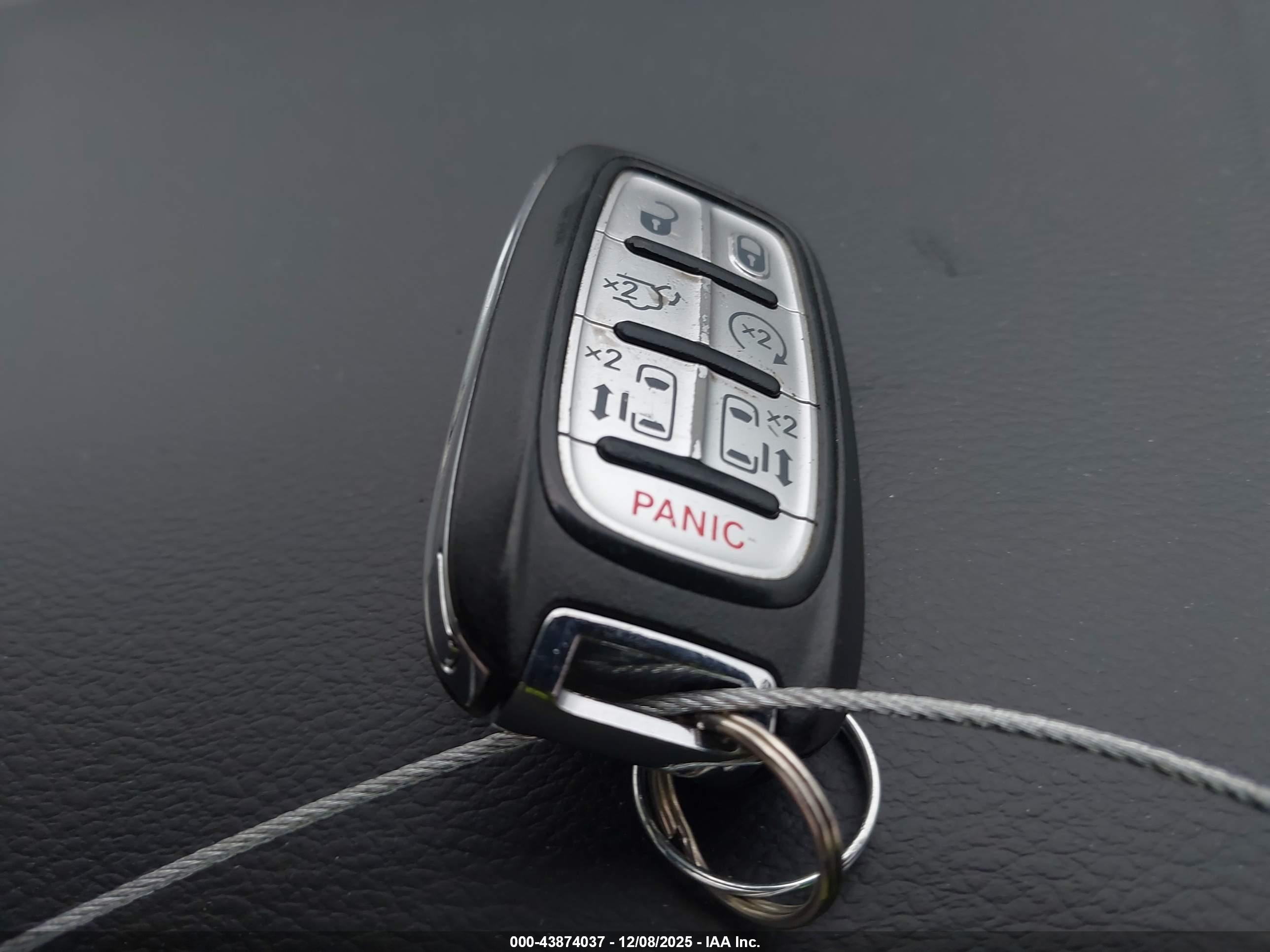 CHRYSLER PACIFICA image 11