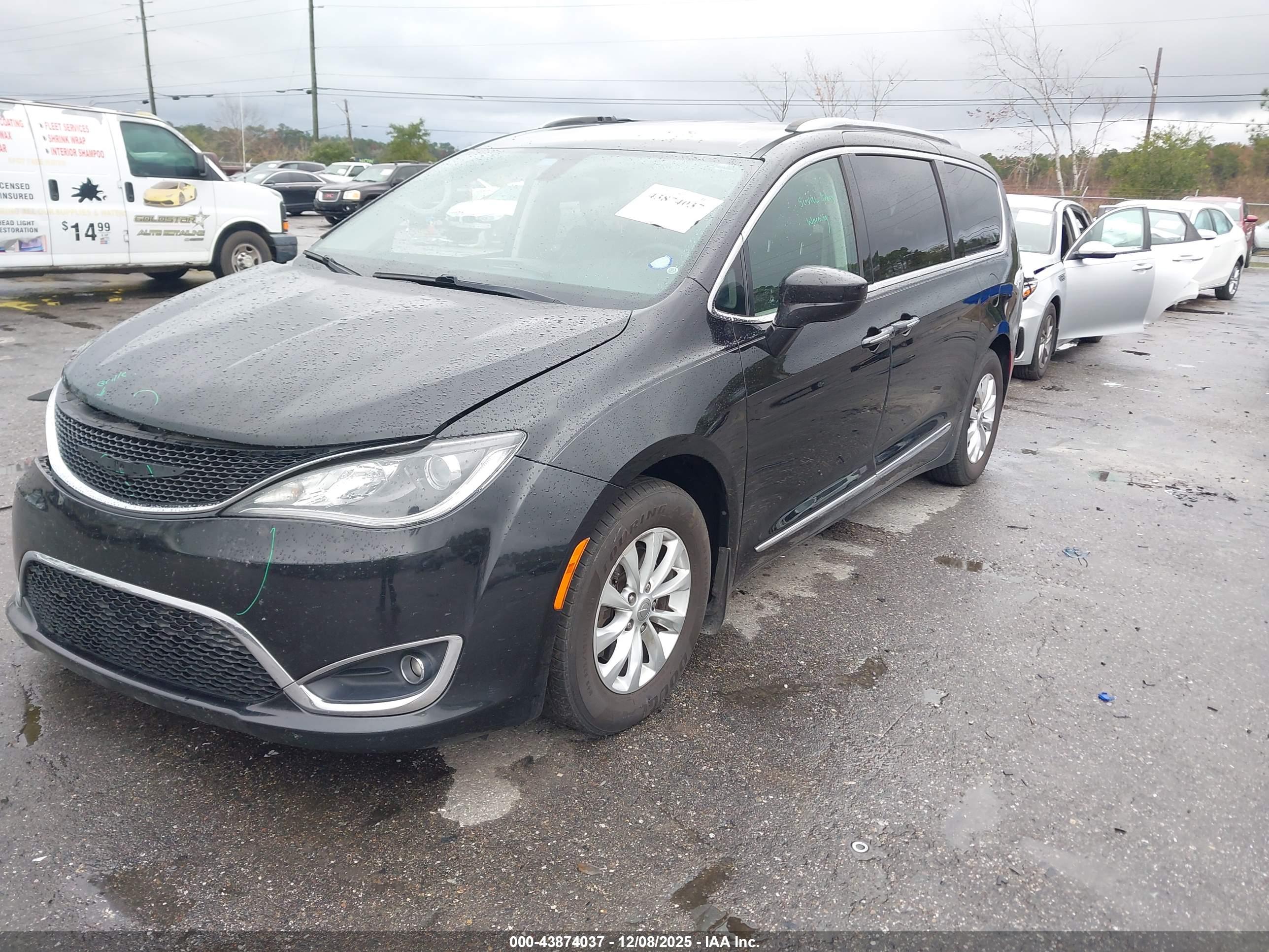 CHRYSLER PACIFICA image 2