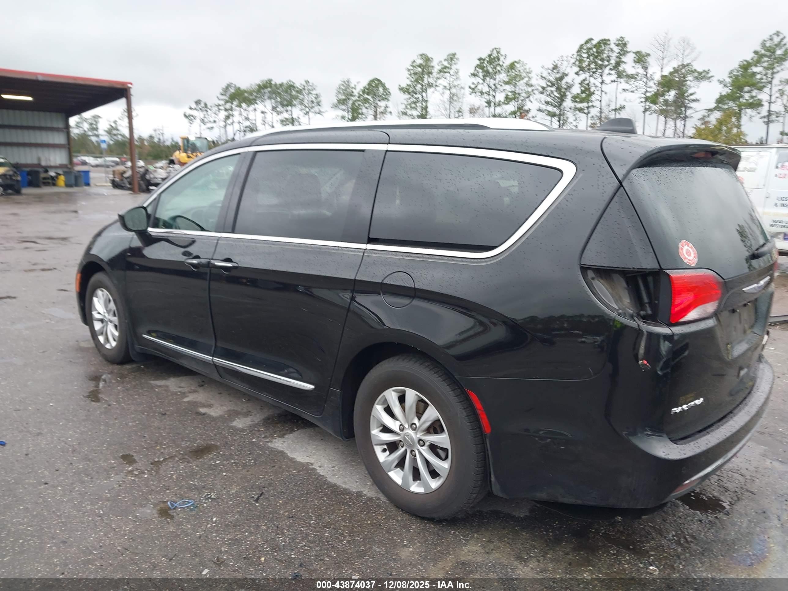 CHRYSLER PACIFICA image 3