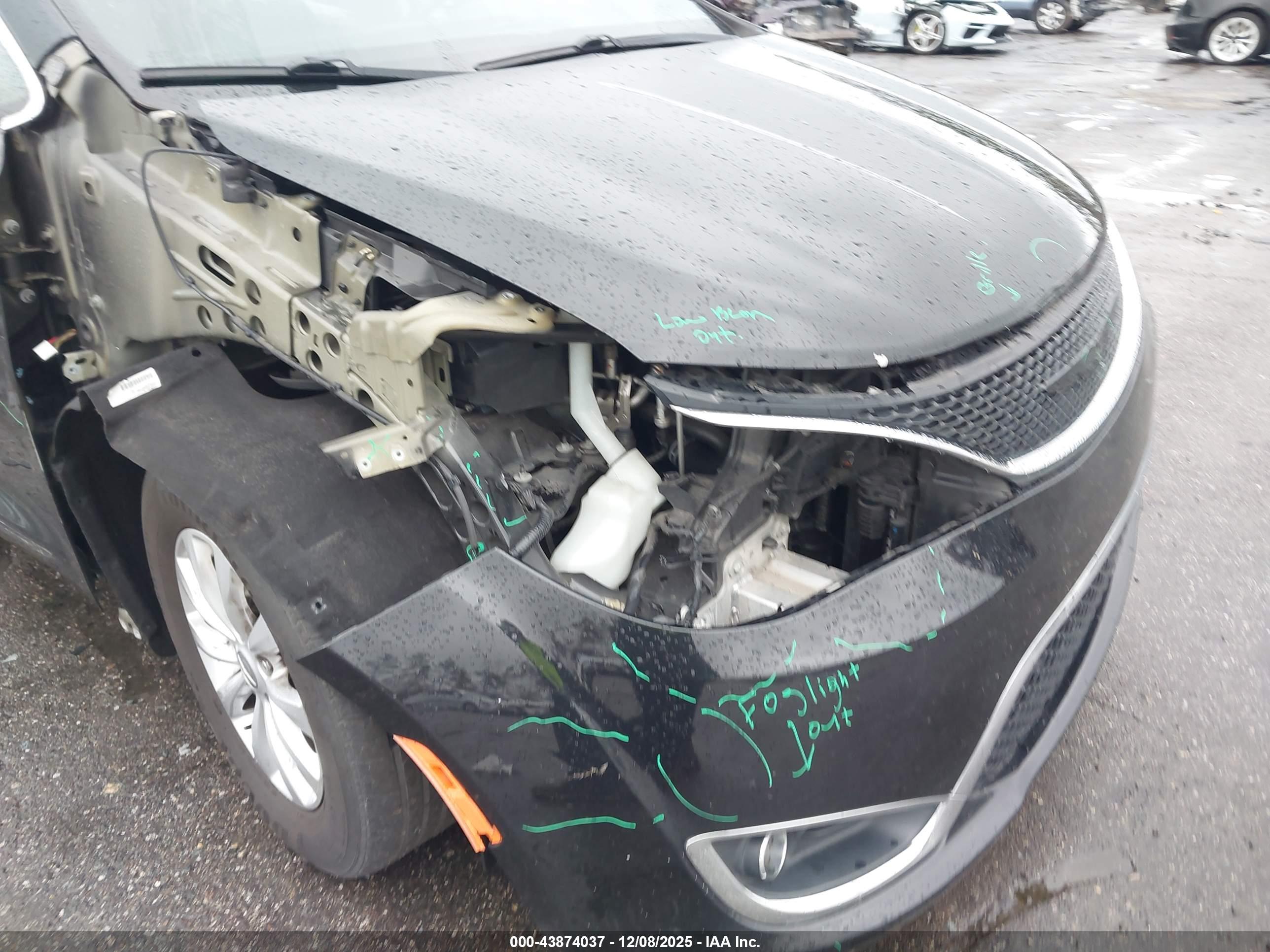 CHRYSLER PACIFICA image 6